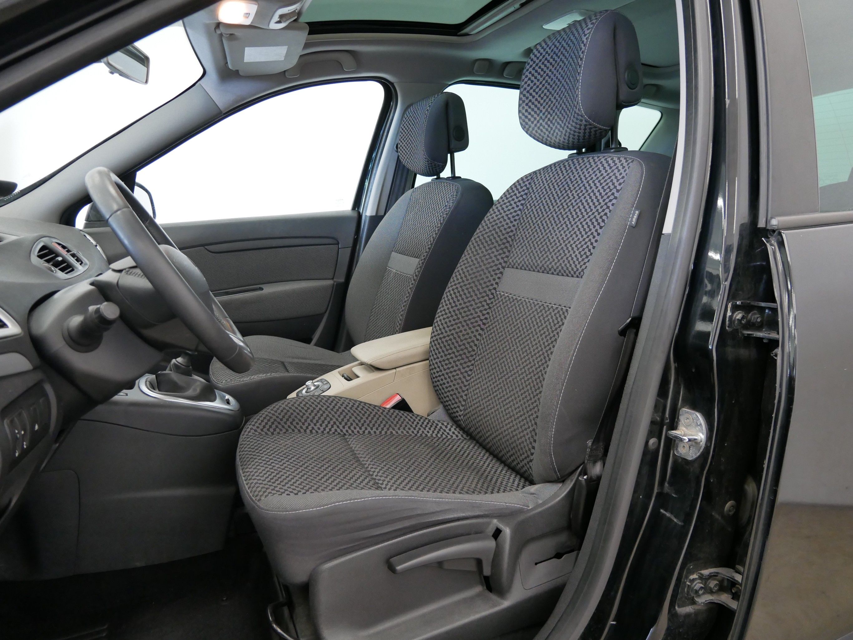 Renault Scénic, 1.5 dCi 70 kW - fotka 6