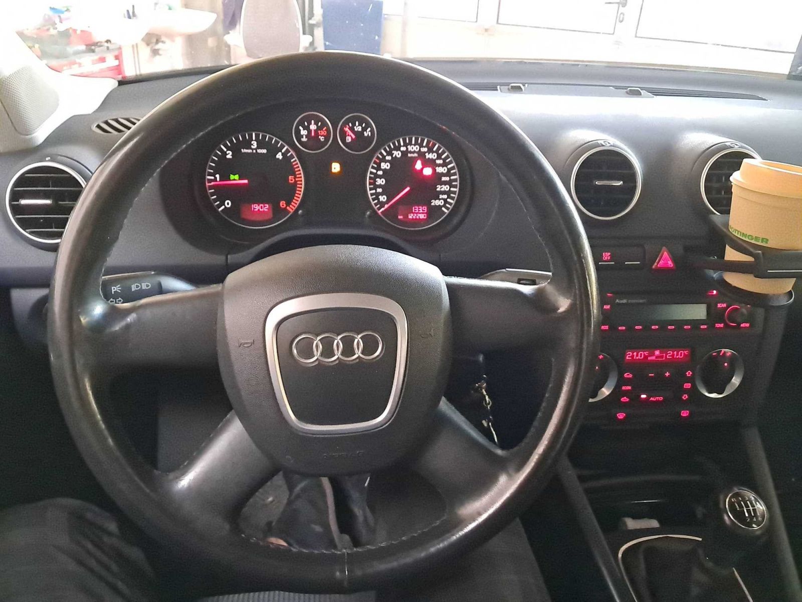 Audi A3, 2.0 TDI, Automatická klima - fotka 3