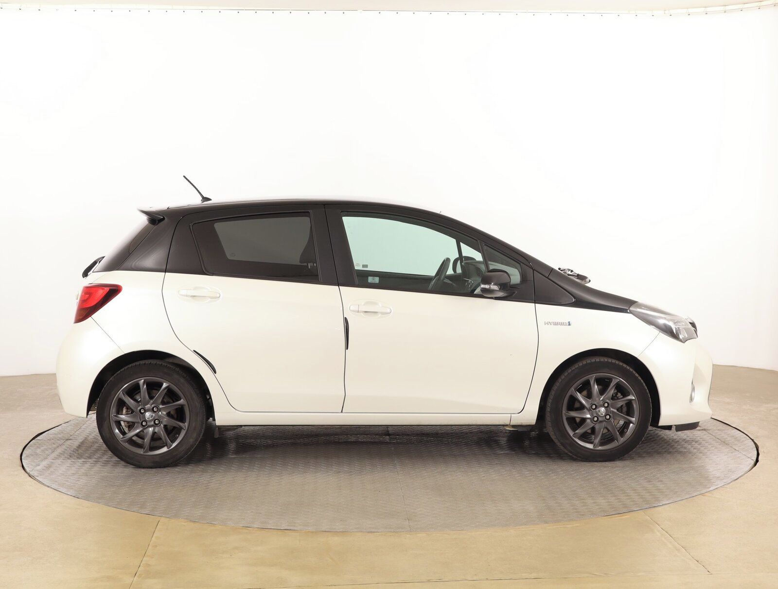 Toyota Yaris, 1.5 Hybrid, Automat - fotka 6