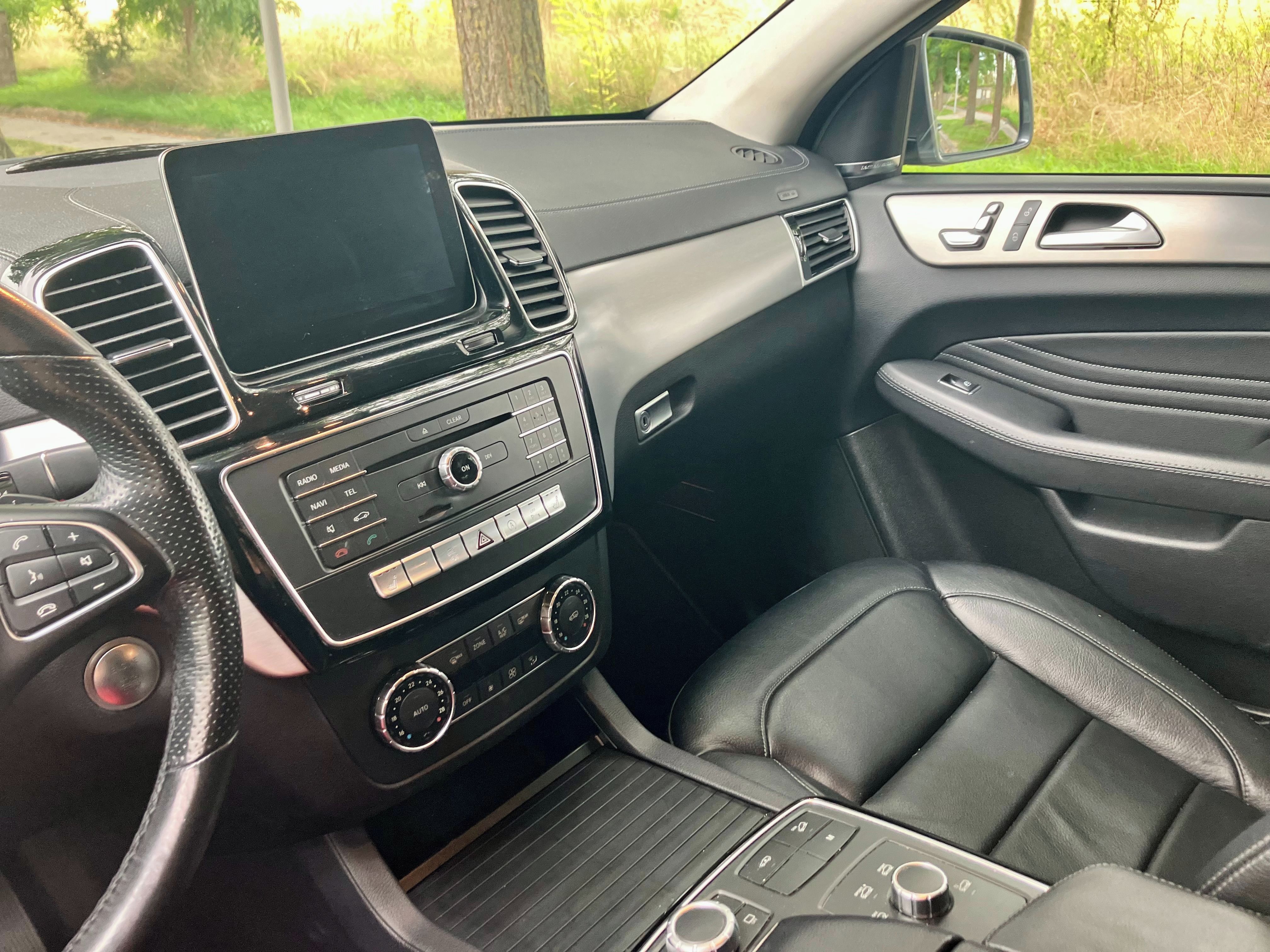 Mercedes-Benz GLE, 400 4MATIC - fotka 4