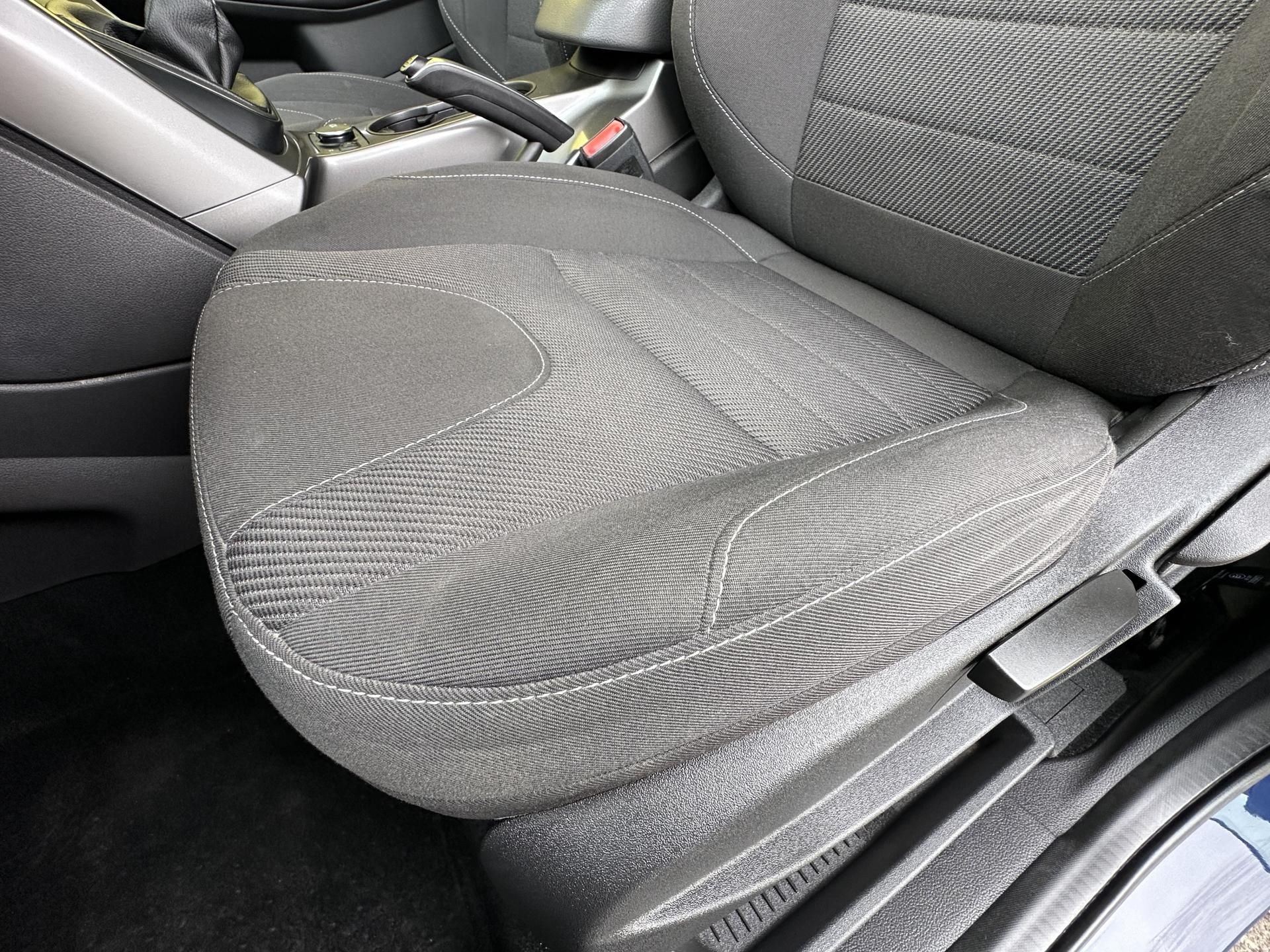 Ford Kuga, 2.0TDCI/103kW * ČR * 4x4 - fotka 6