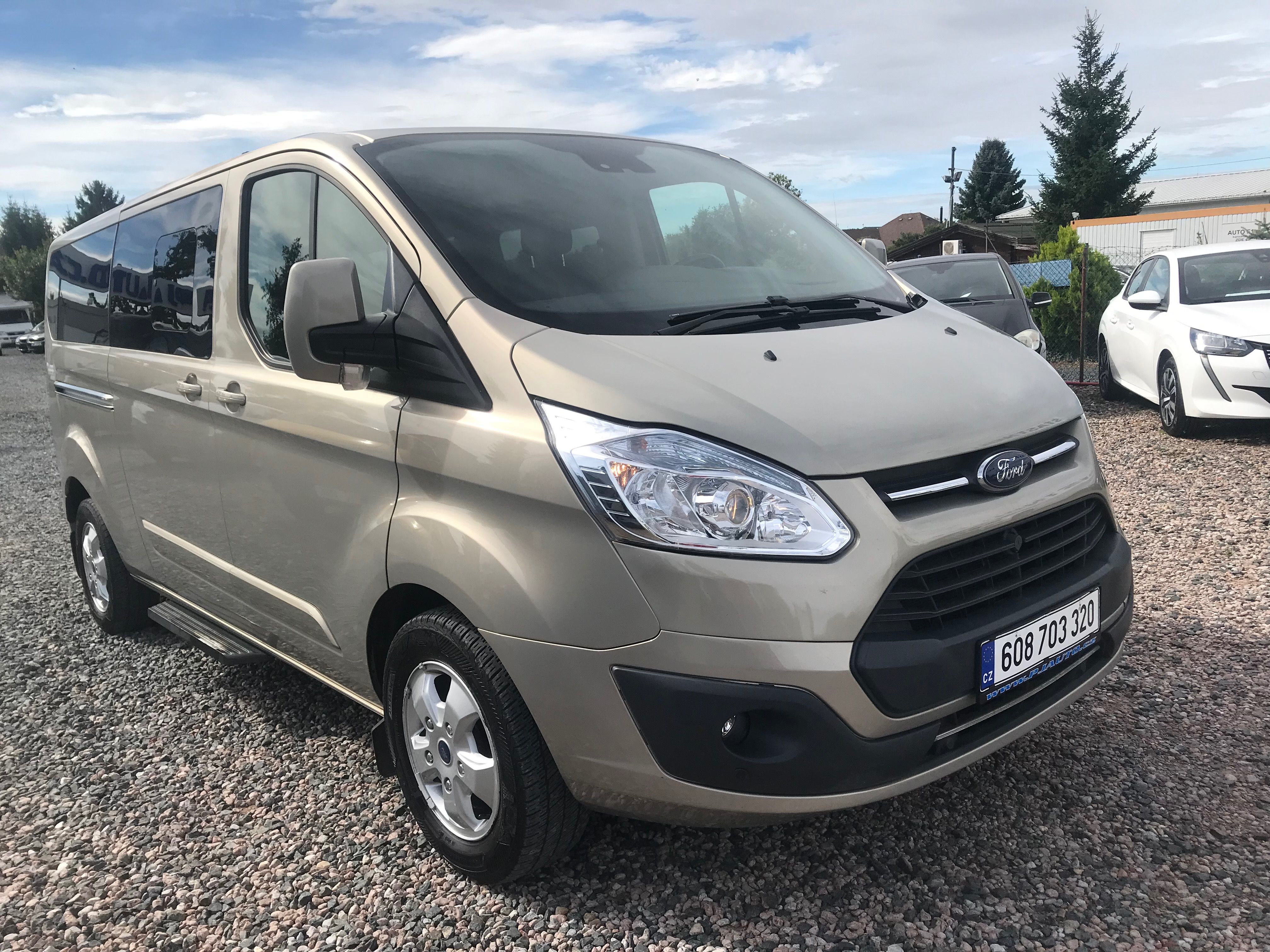 Ford Tourneo Custom, 2.0 TCDI 125 KW,L2,8-MÍST,DPH - fotka 3