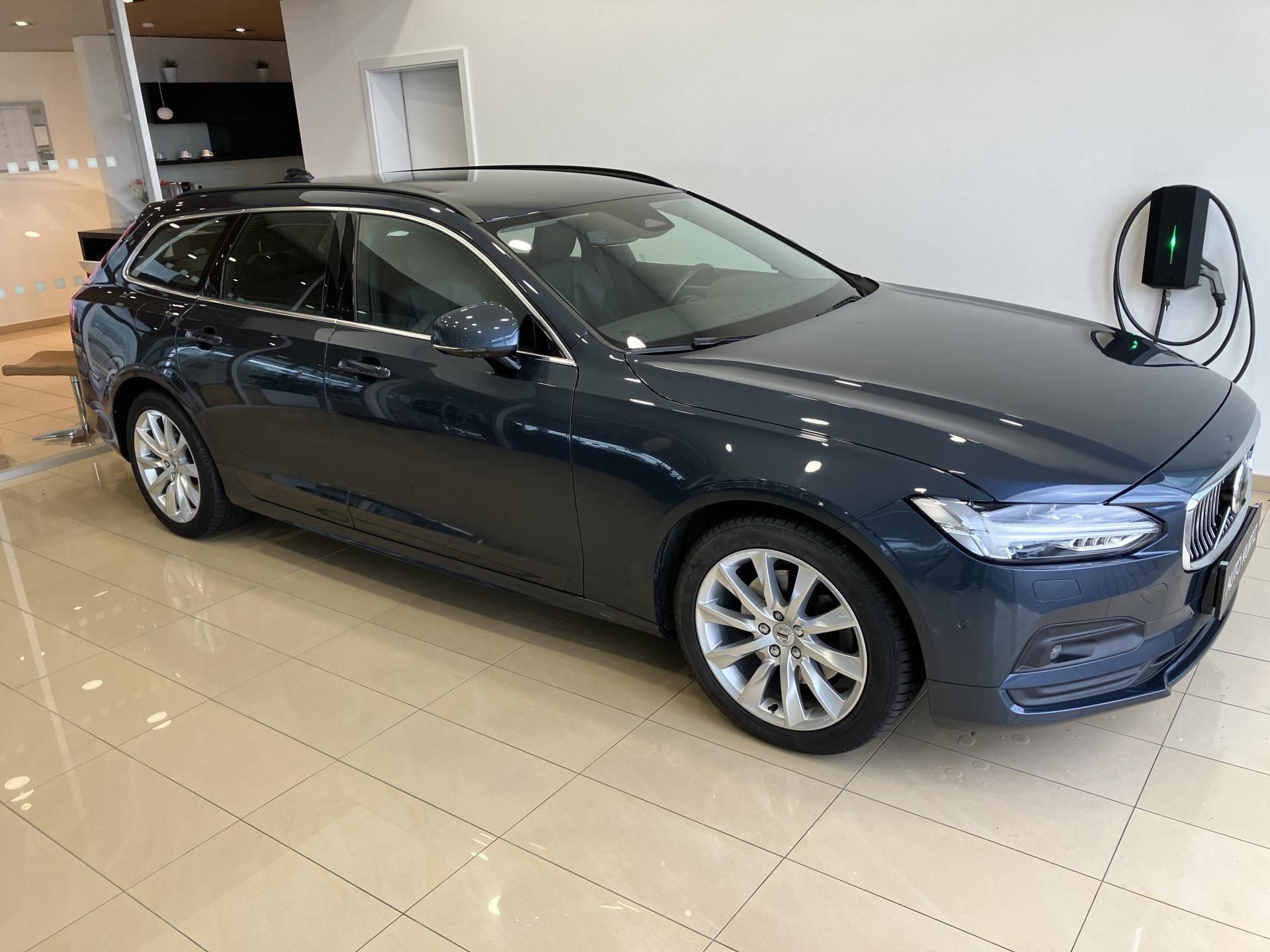 Volvo V90, B4 AWD Momentum PRO AT8, ČR - fotka 2