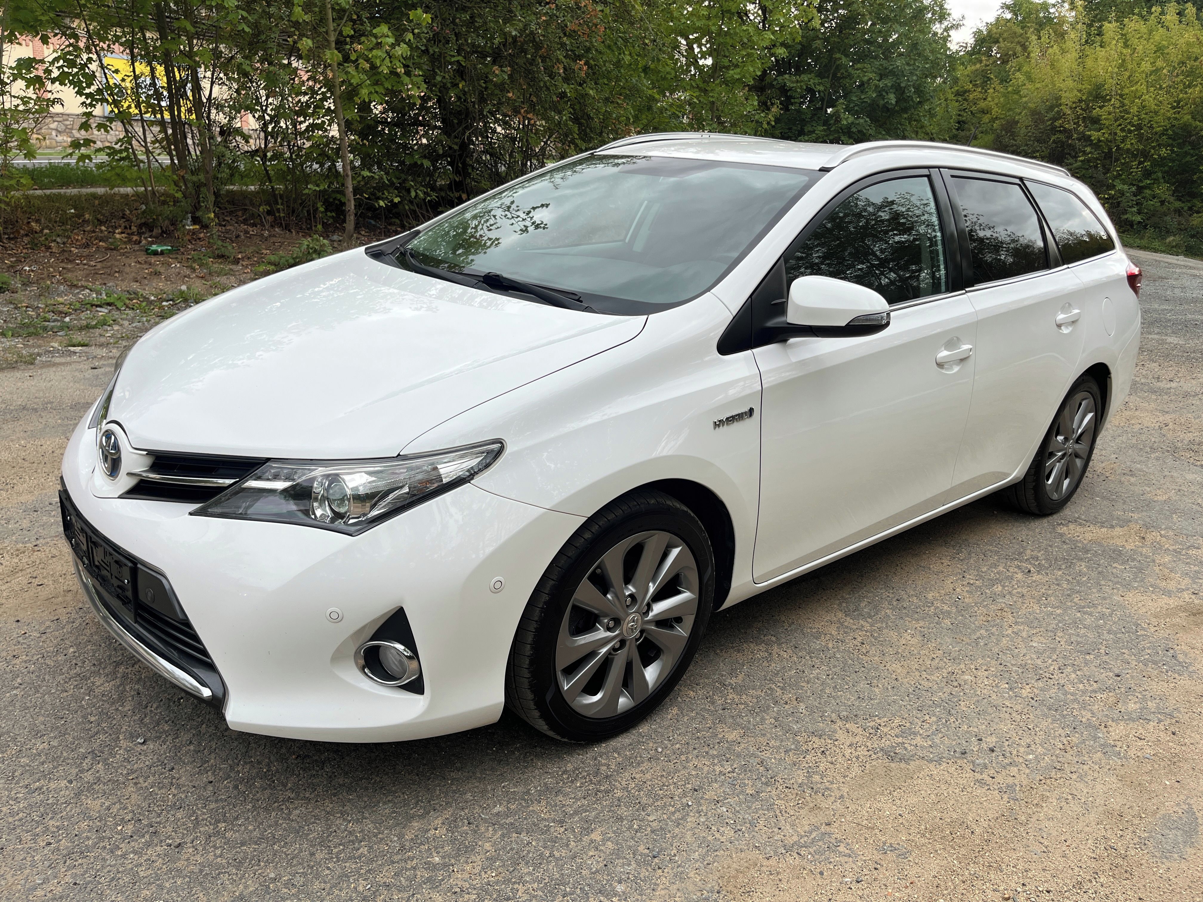 Toyota Auris, 1.8i 73kw - hybrid 1.majitel - fotka 2