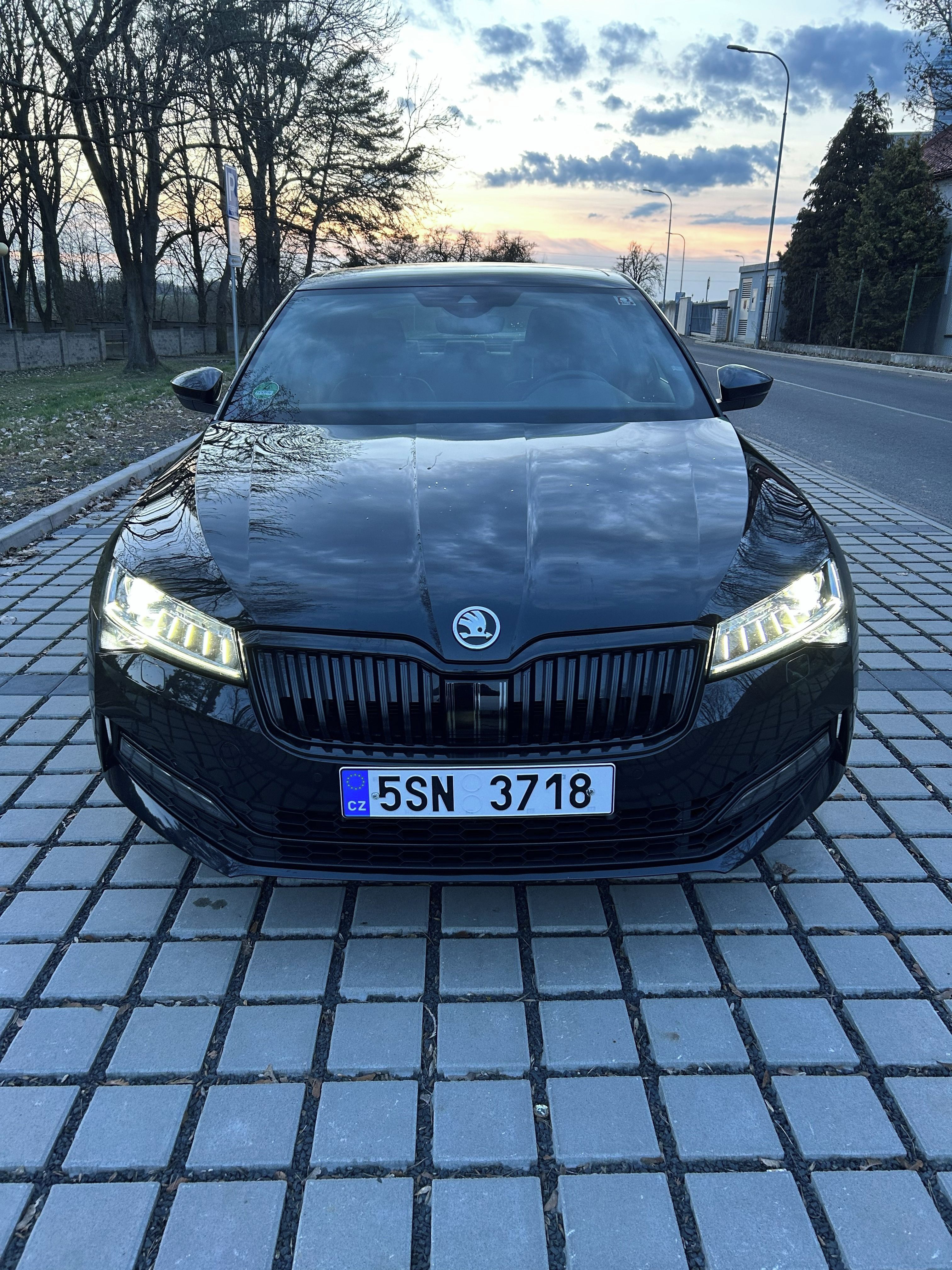 Škoda Superb, ŠKODA SUPERB 3 2.0 TSI 206 kW - fotka 5