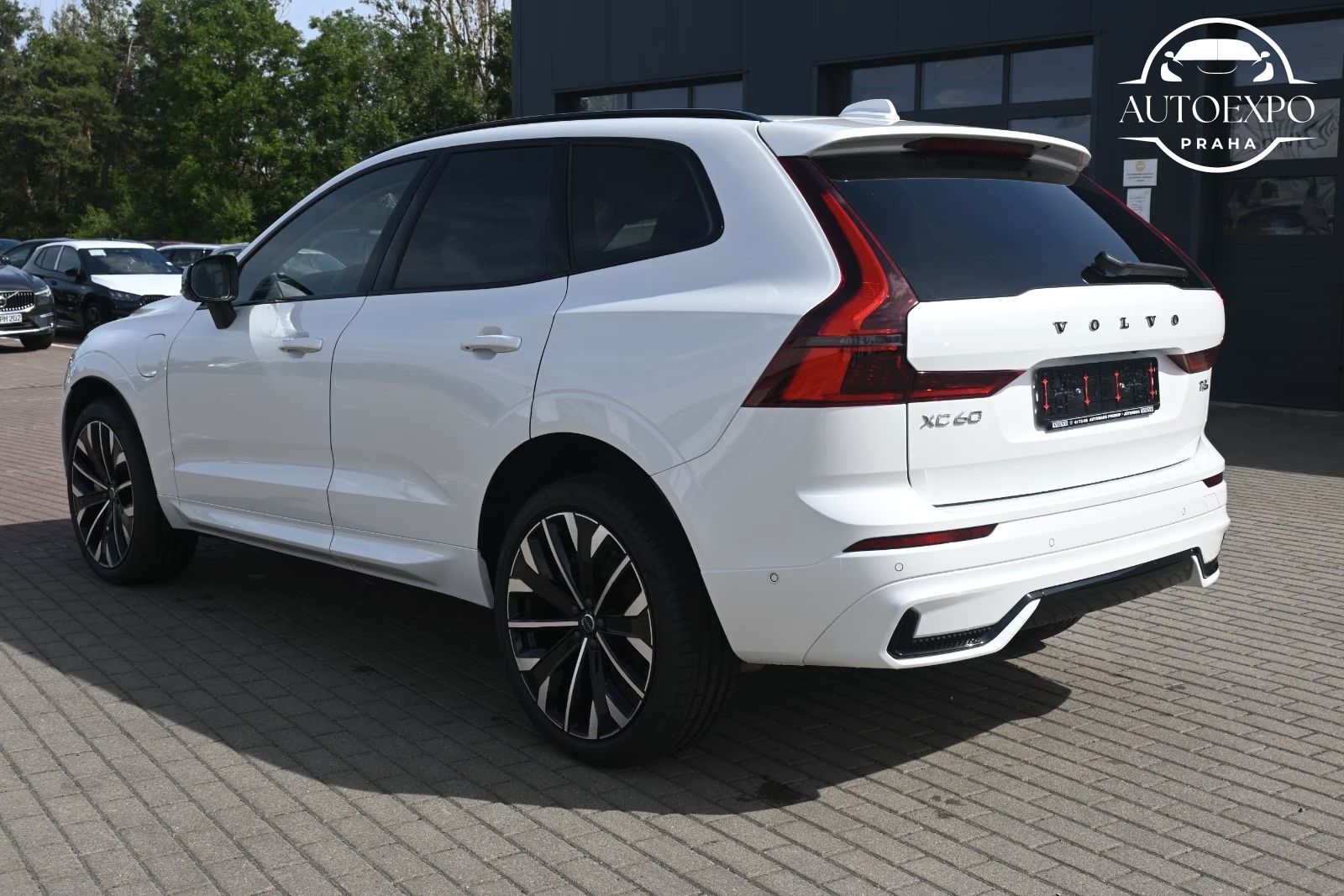 Volvo XC60, T8 RC AWD Ultra Dark*360KAMERA - fotka 6
