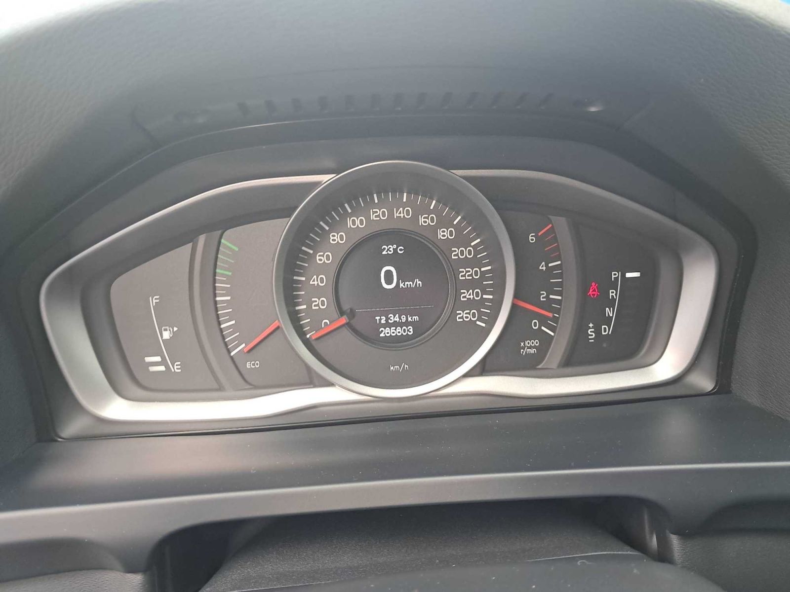 Volvo V60, D3 2.0, Automat, Navi - fotka 3