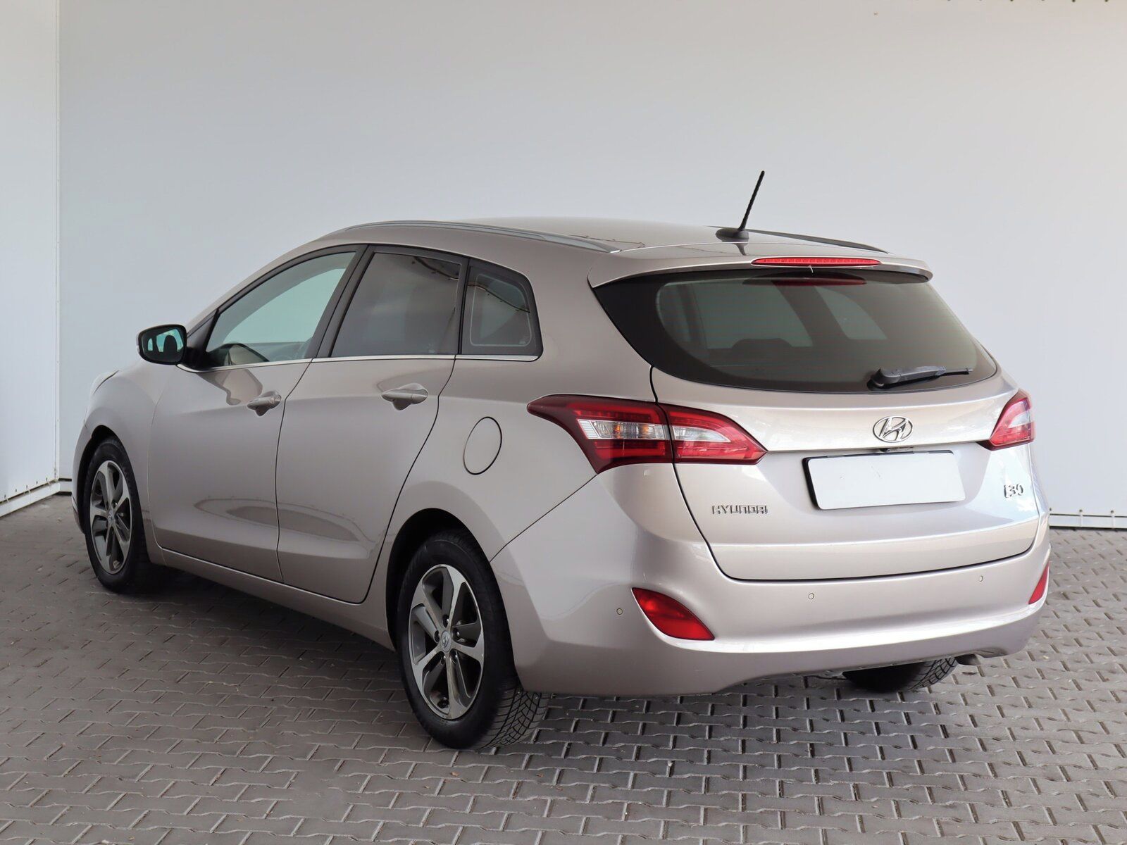 Hyundai i30, 1.6 CRDi, Automat - fotka 4