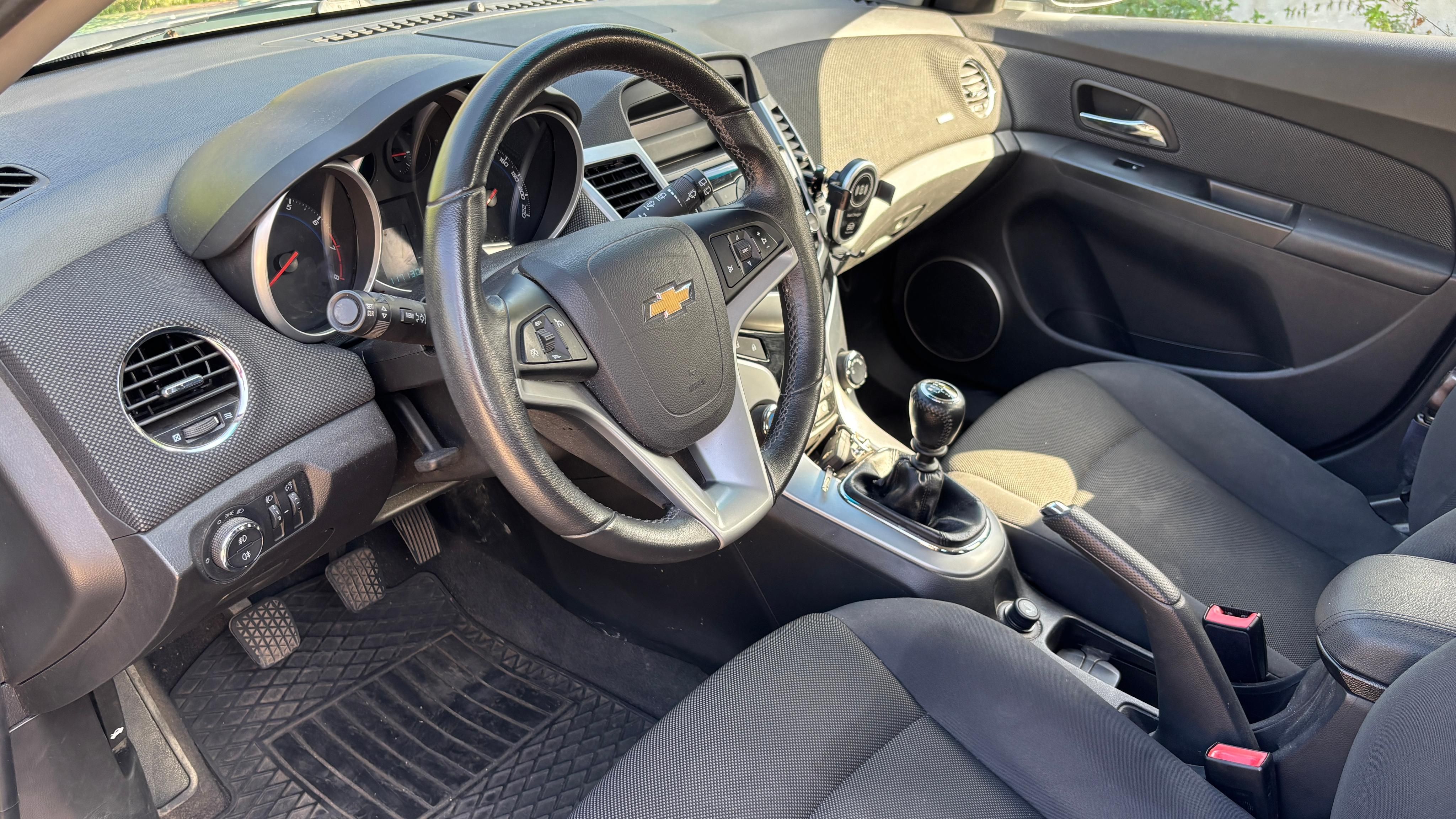 Chevrolet Cruze, Chevrolet Cruze 1.6 hatchback - fotka 6