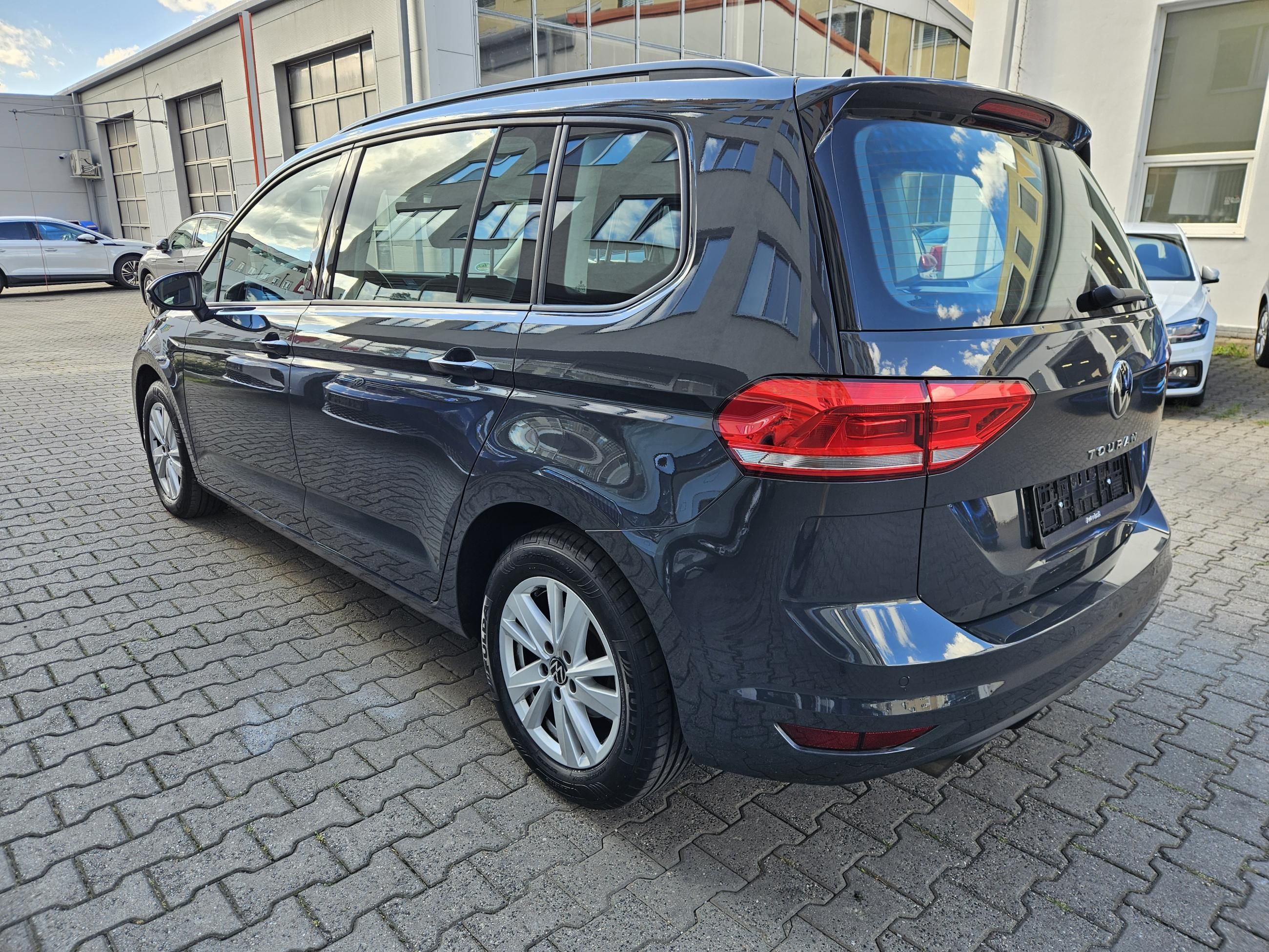 Volkswagen Touran, 2.0 TDI 110kW DSG / Tažné - fotka 4