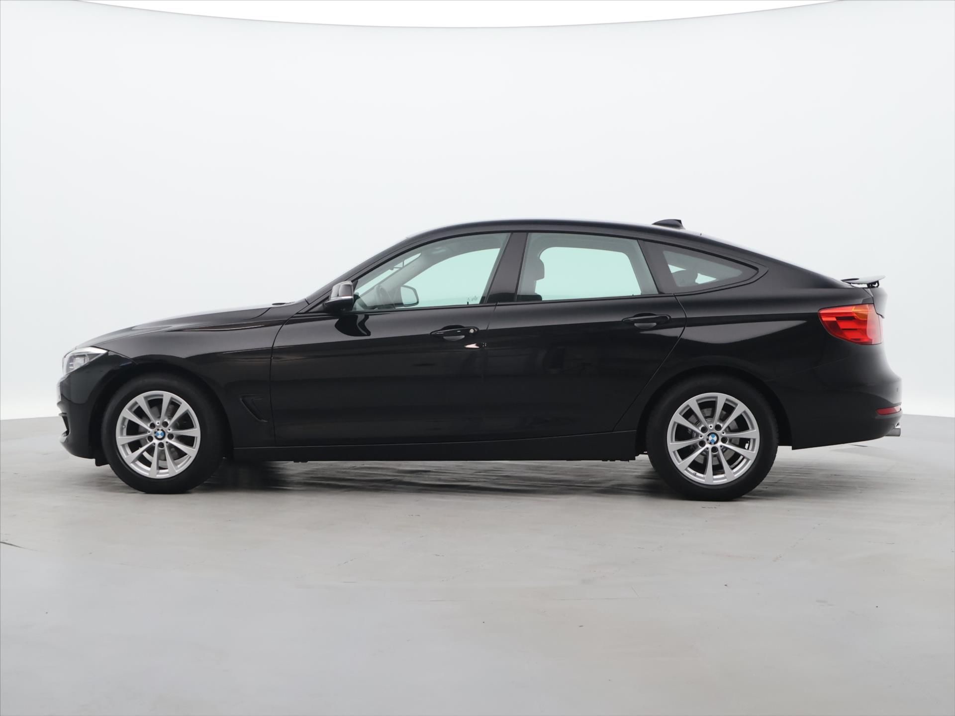 BMW Řada 3, 2,0 320d 140kW GT Advantage CZ - fotka 4