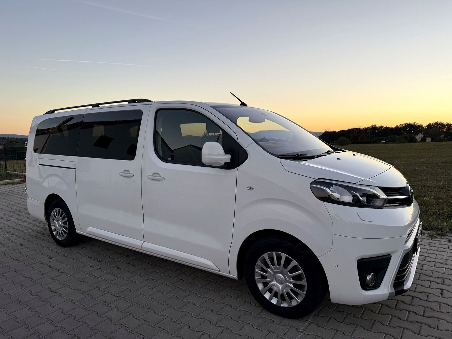 Toyota Proace Verso, 2.0 D-4D 106kW L2, 8 míst, DPH - fotka 2