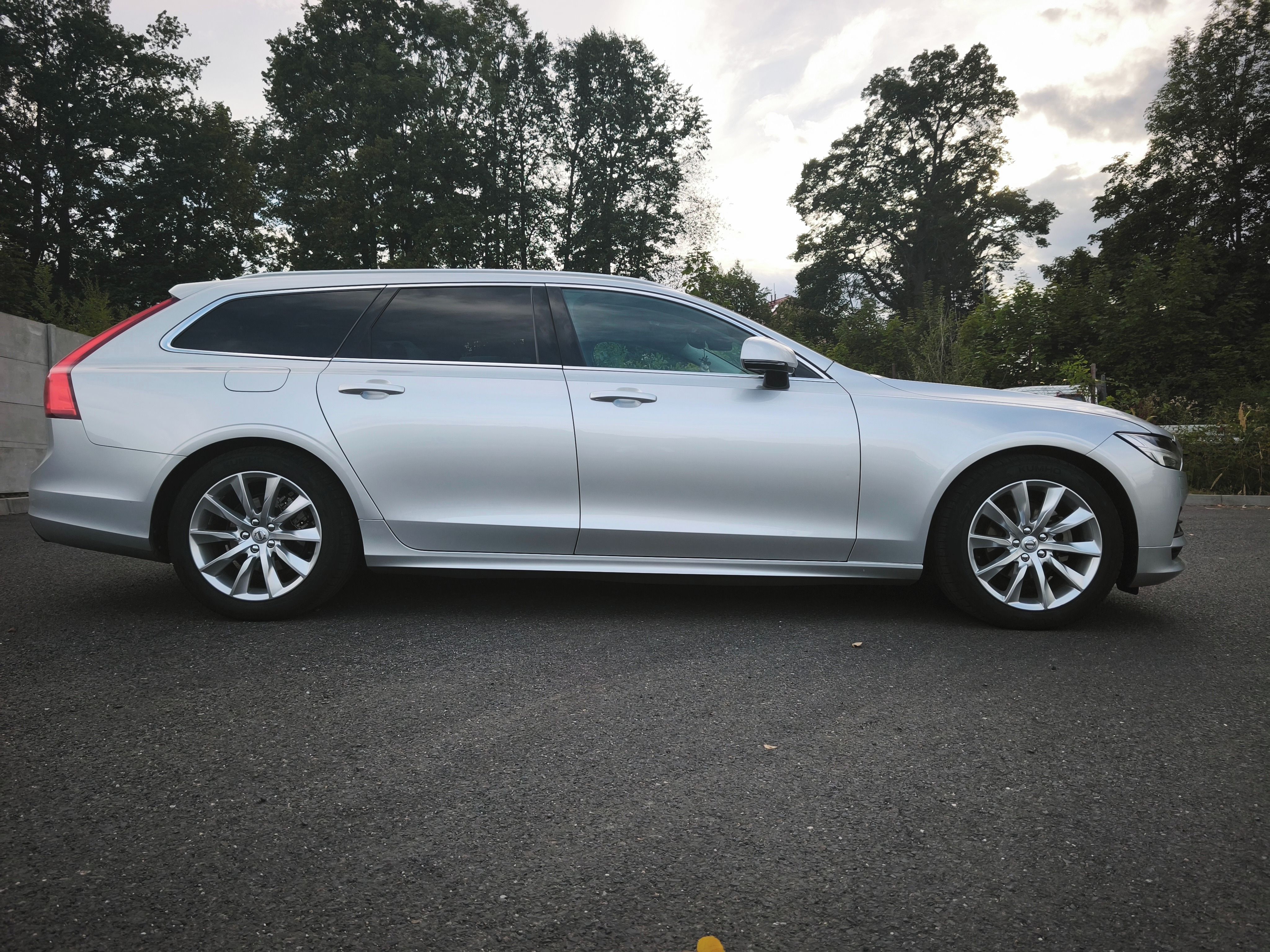 Volvo V90, Volvo V90 D4 140kW Momentum - fotka 4