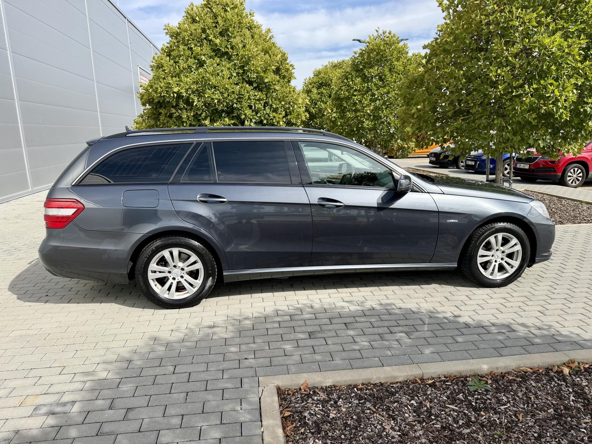 Mercedes-Benz Třídy E, 200 CDI AUTOMAT XENONY NAVI!!! - fotka 4