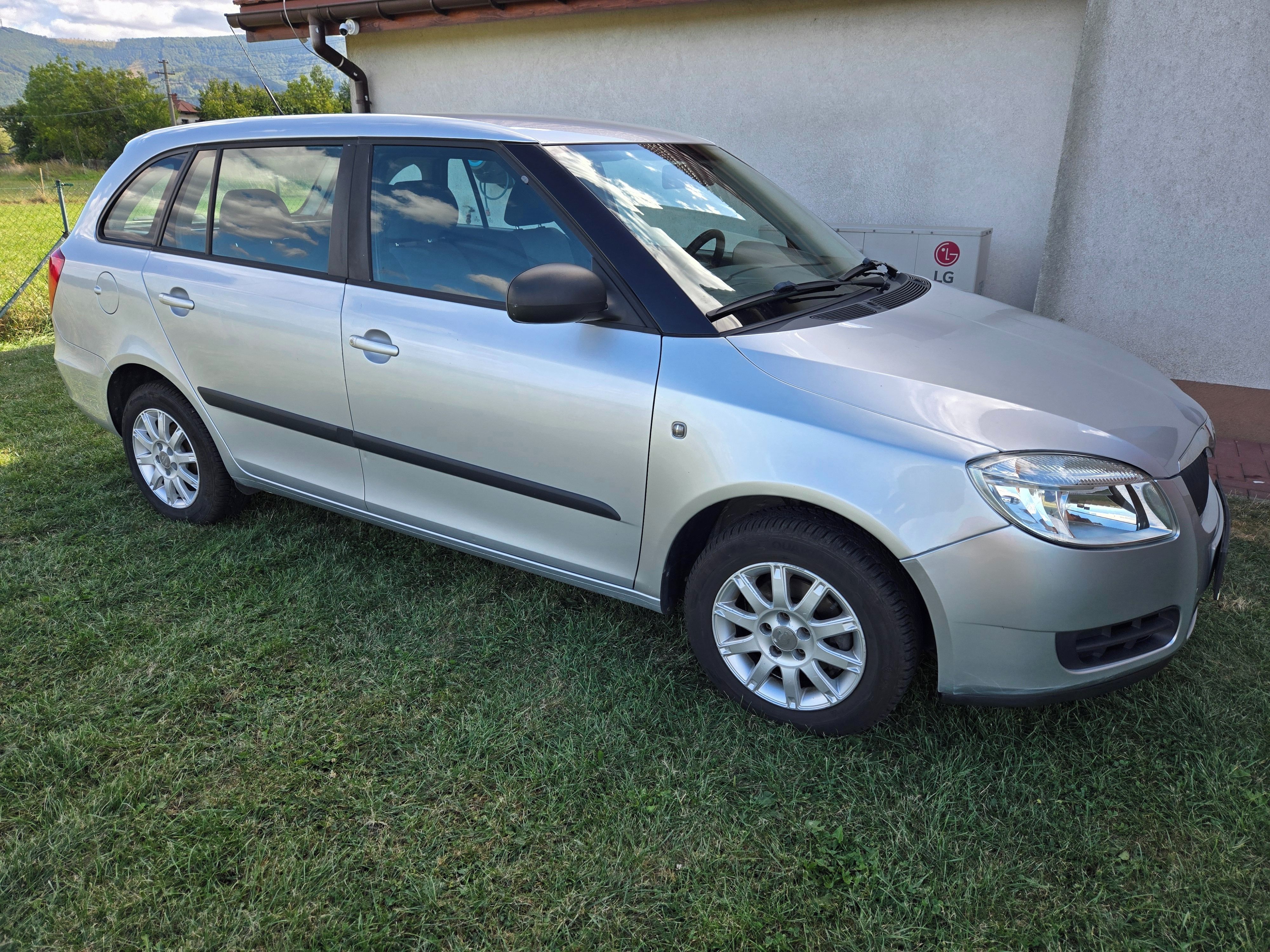 Škoda Fabia, Combi 1.4 16V 63kW, 2010 - fotka 4
