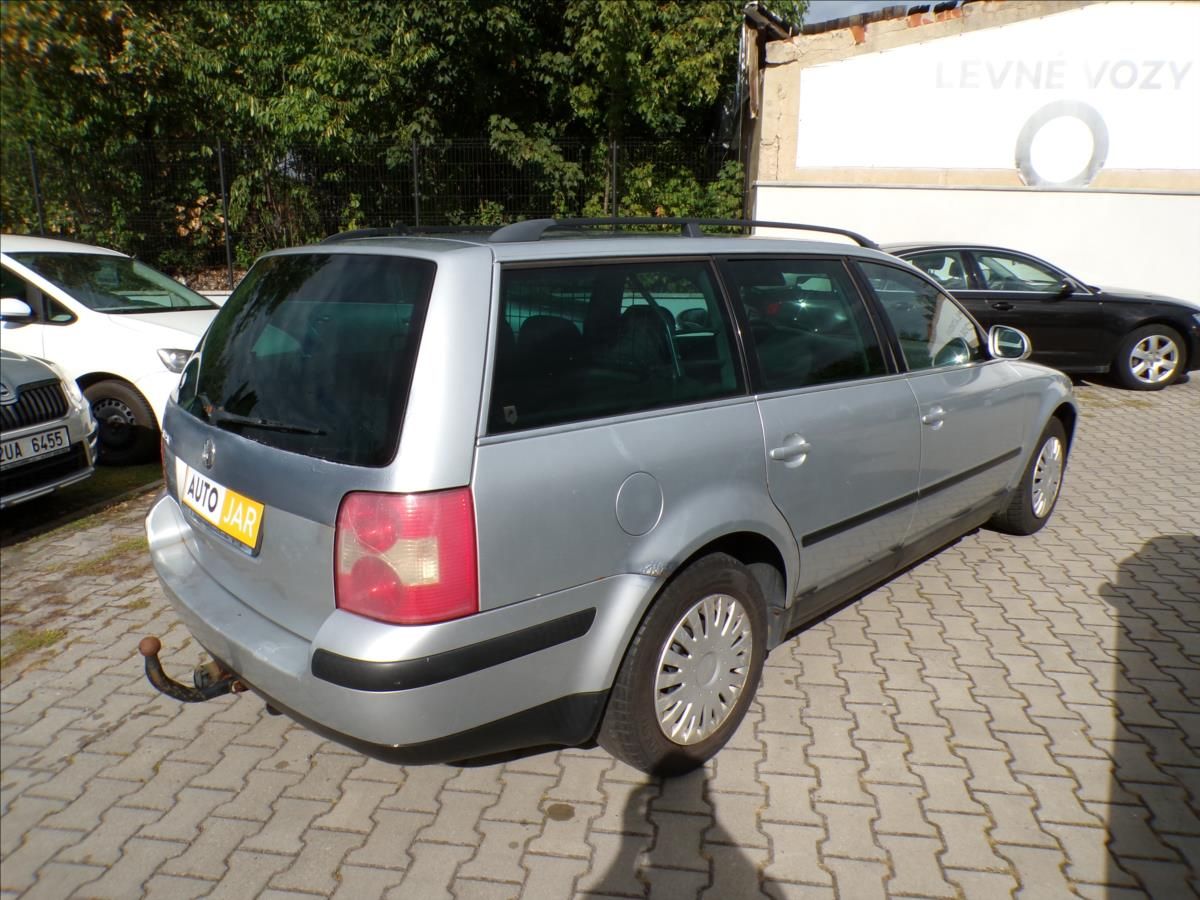 Volkswagen Passat, 1,6 i  TAŽNÉ ZAŘÍZENÍ - fotka 5