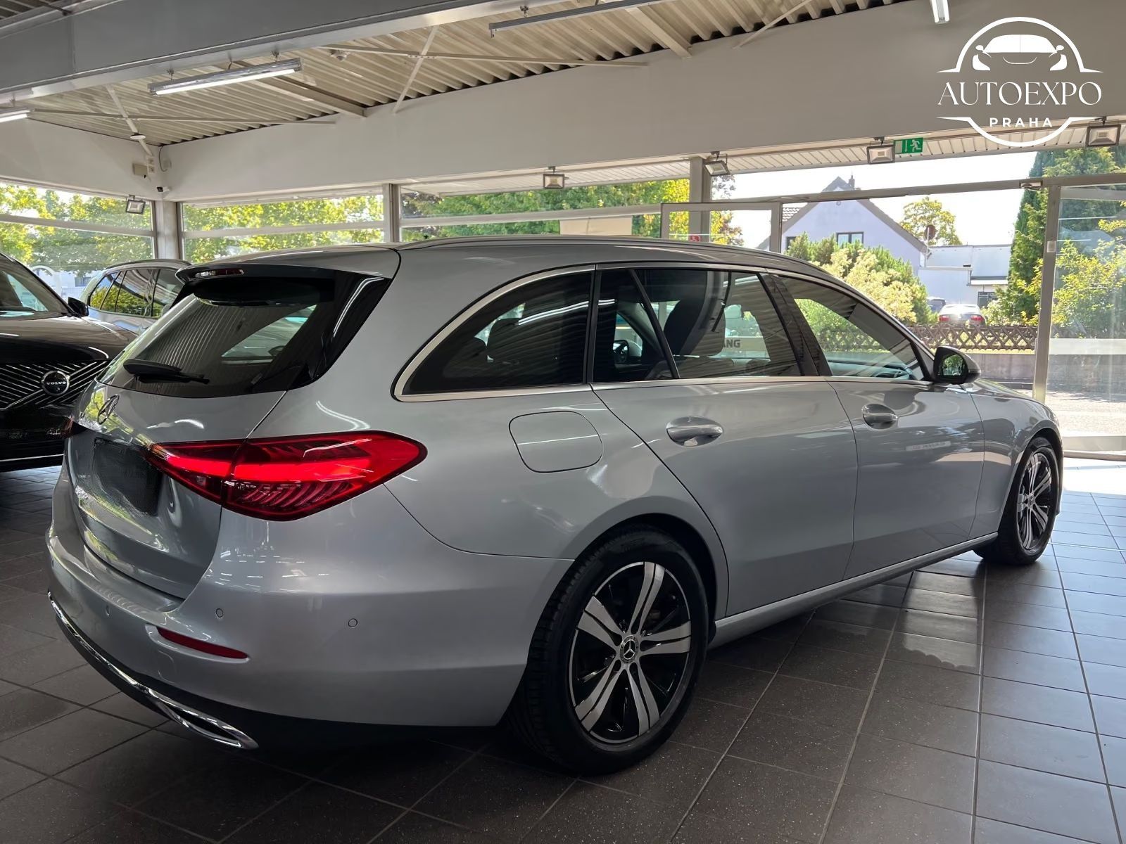 Mercedes-Benz Třídy C, 200d Avantgarde Business*TAŽNÉ - fotka 6