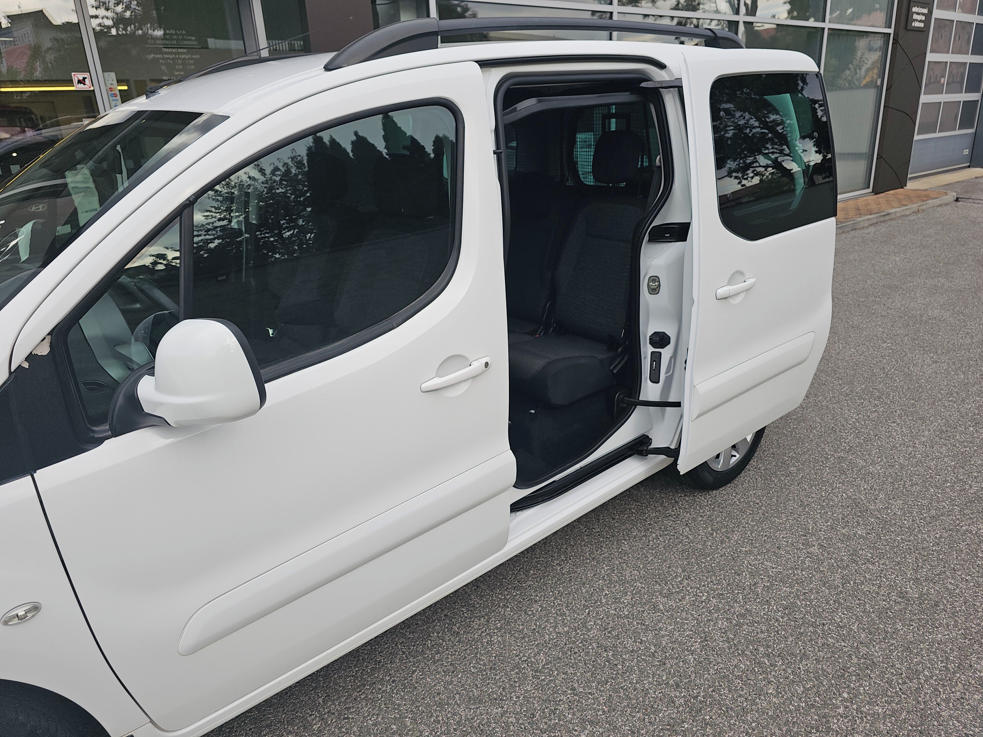 Citroën Berlingo, 1,6 VTi   SHINE, koup.ČR 1.maj - fotka 5