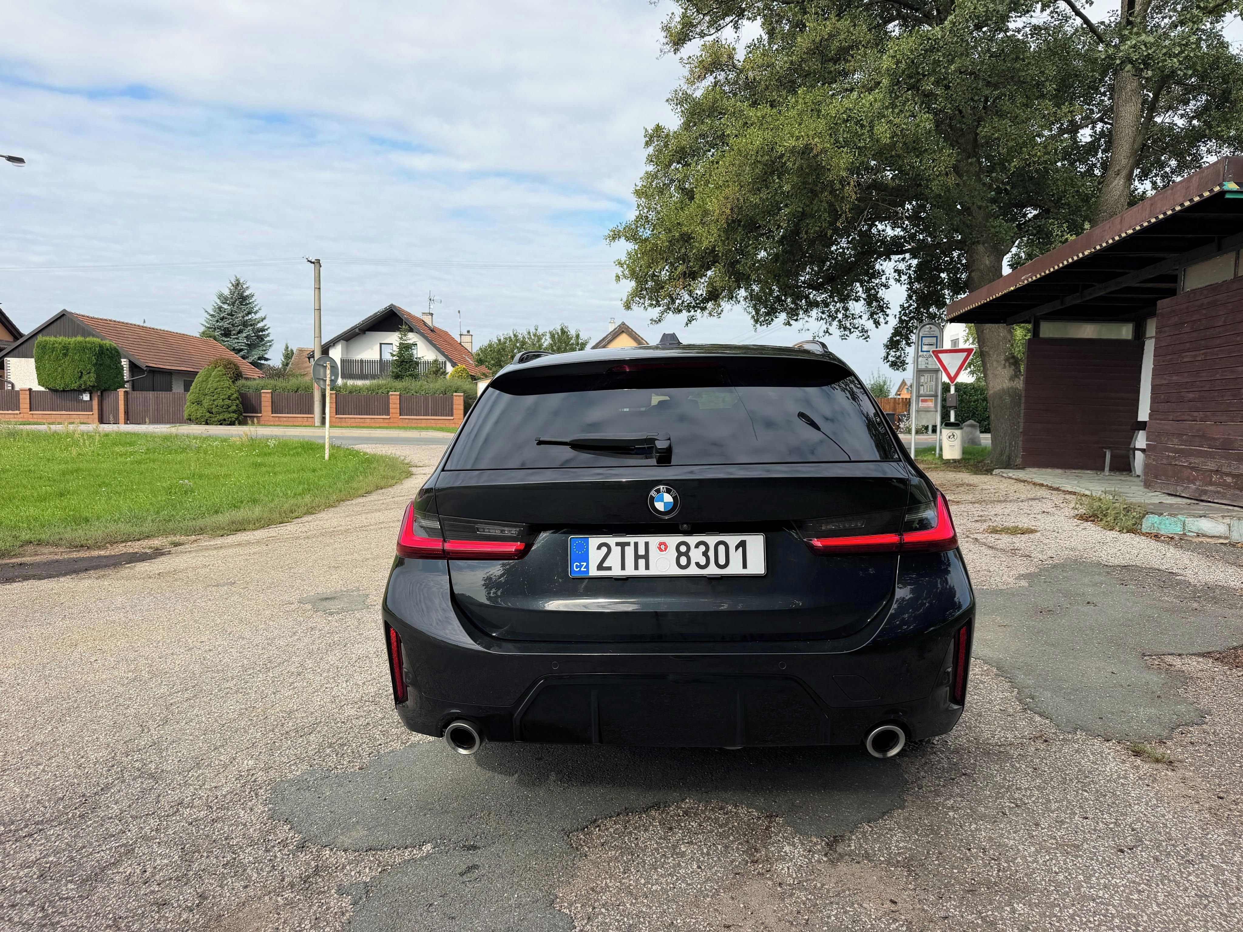 BMW Řada 3, 330i xDrive ČR DPH Tažné - fotka 3