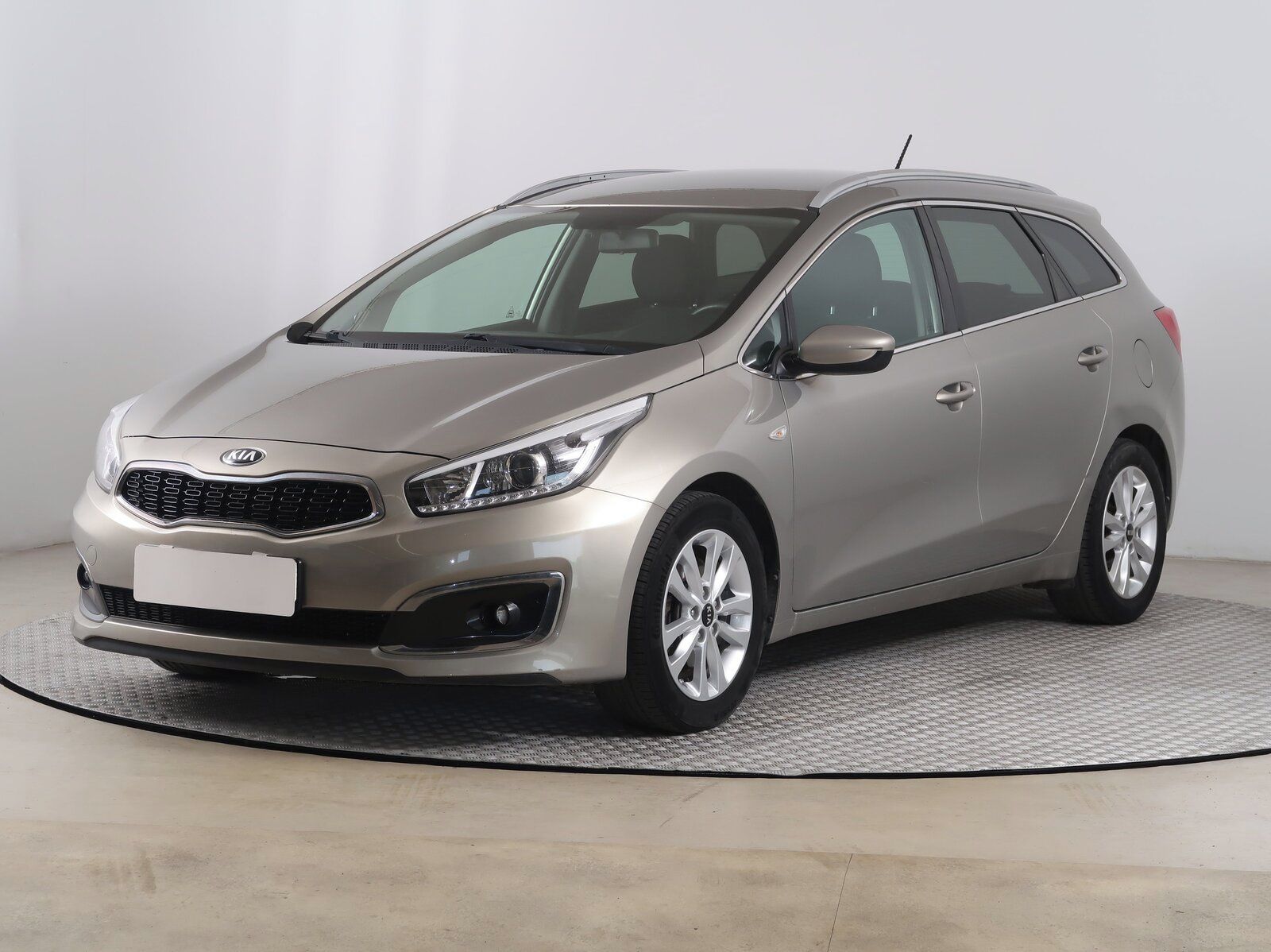 Kia Cee´d, 1.6 GDI, Silver, Serv.kniha - fotka 2