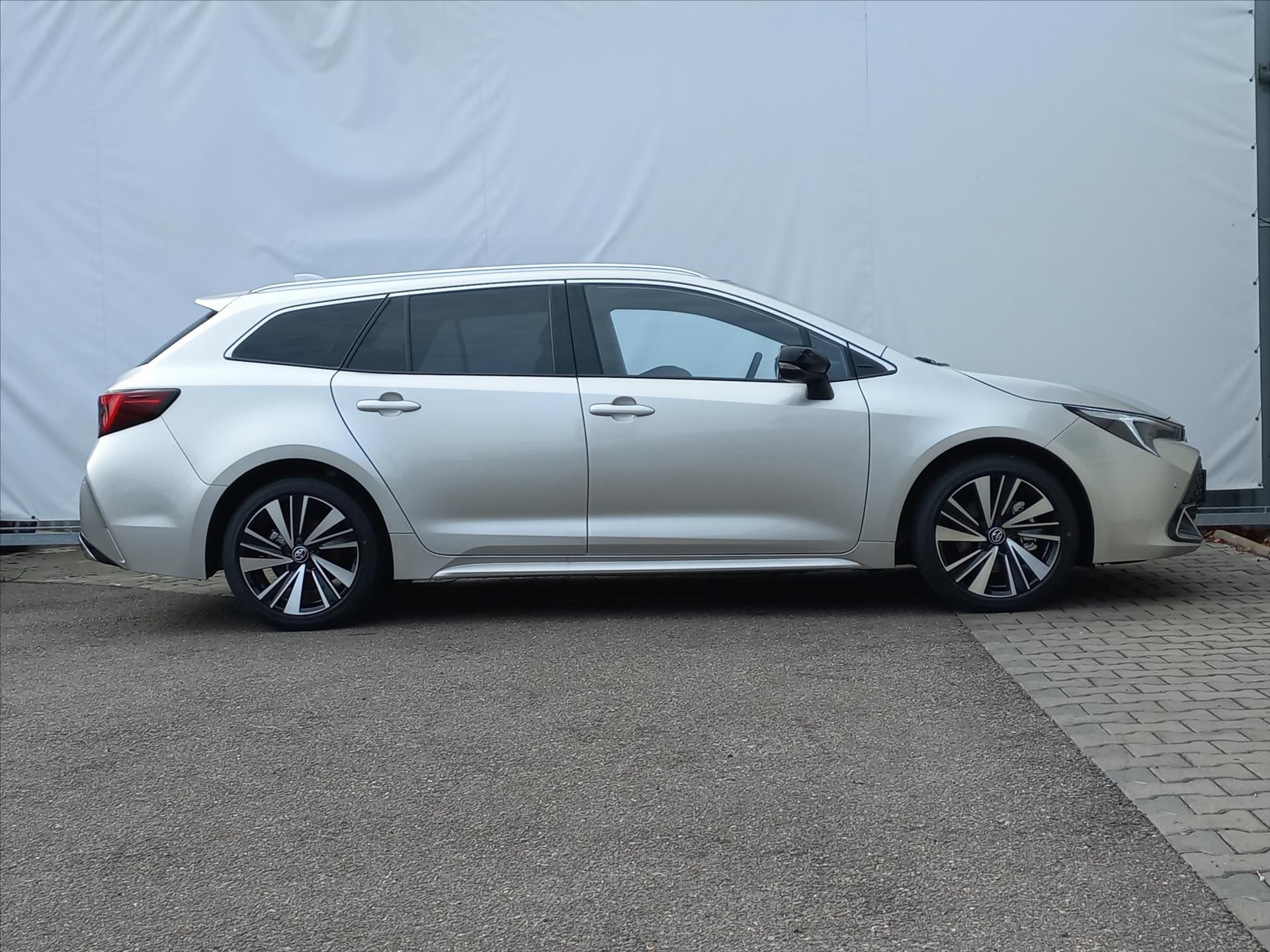 Toyota Corolla, 2,0 Hybrid e-CVT 178k  TS Styl - fotka 5