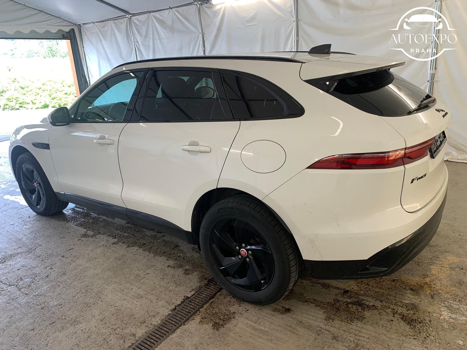 Jaguar F-Pace, P400e AWD Plug-In BlackPack - fotka 4