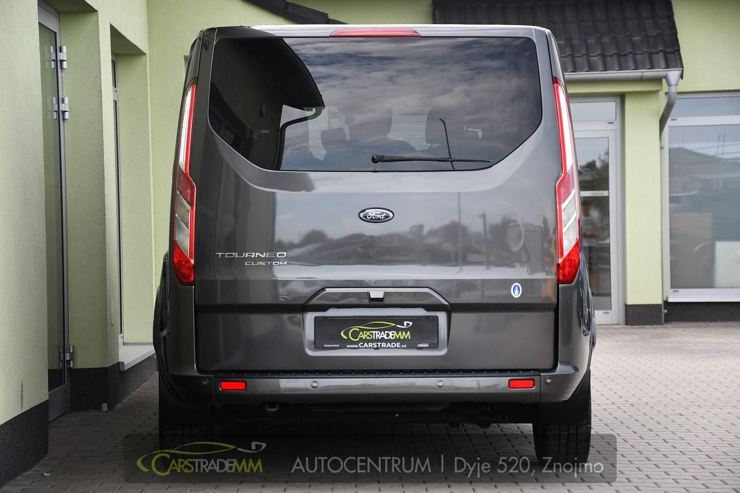 Ford Tourneo Custom, 2.0EcoBlue 8.MÍST TITANIUM - fotka 4