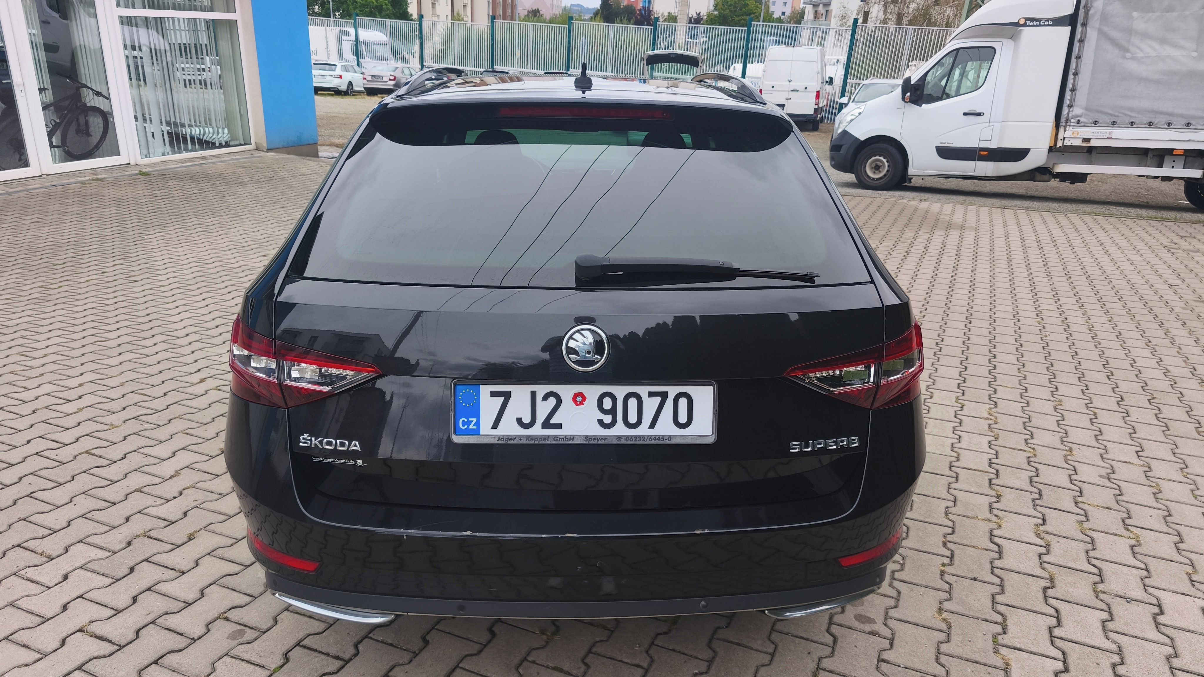 Škoda Superb, 2.0 TDI Sportline 140 kW - fotka 6