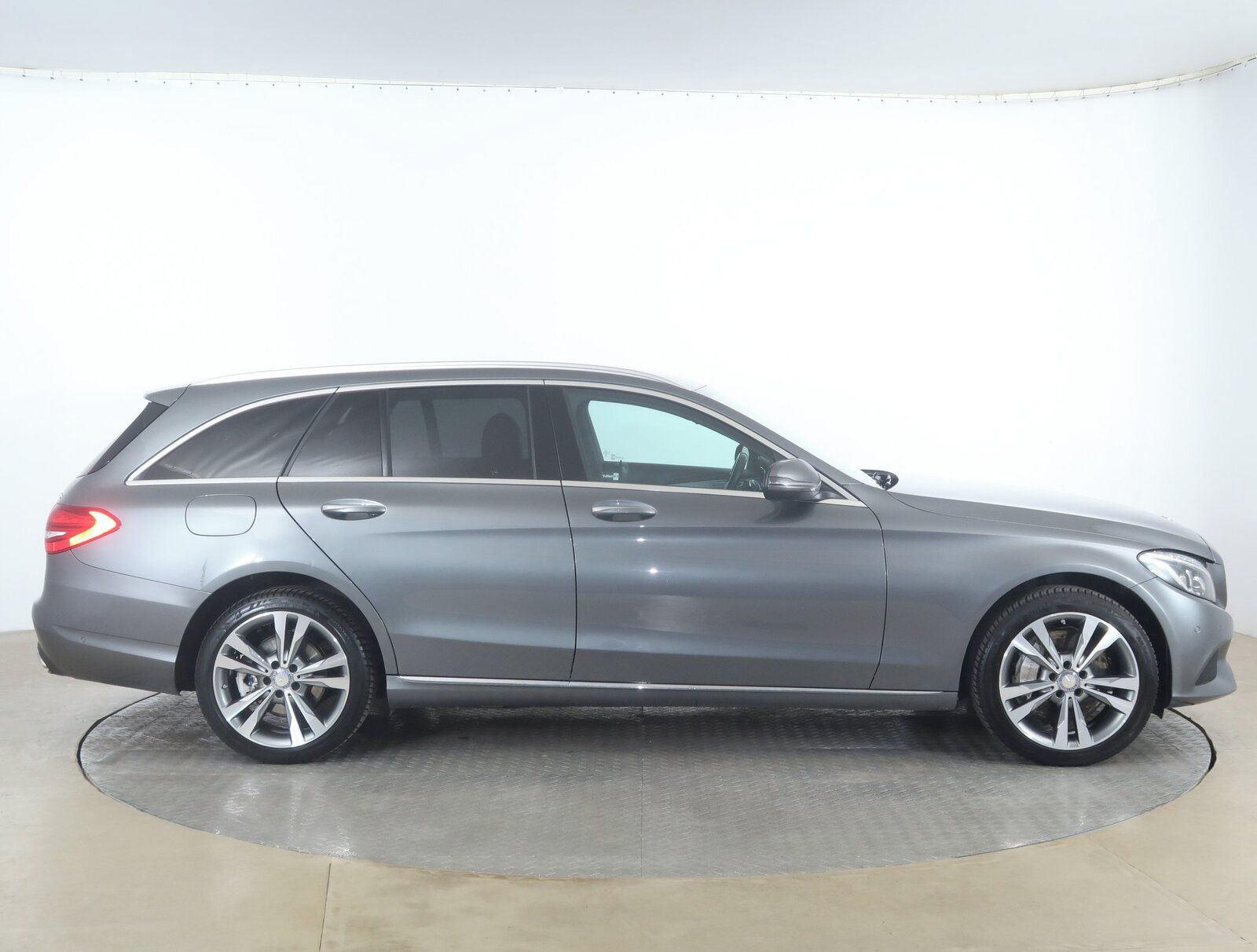 Mercedes-Benz Třídy C, 400 4MATIC, Avantgarde, 4X4 - fotka 6