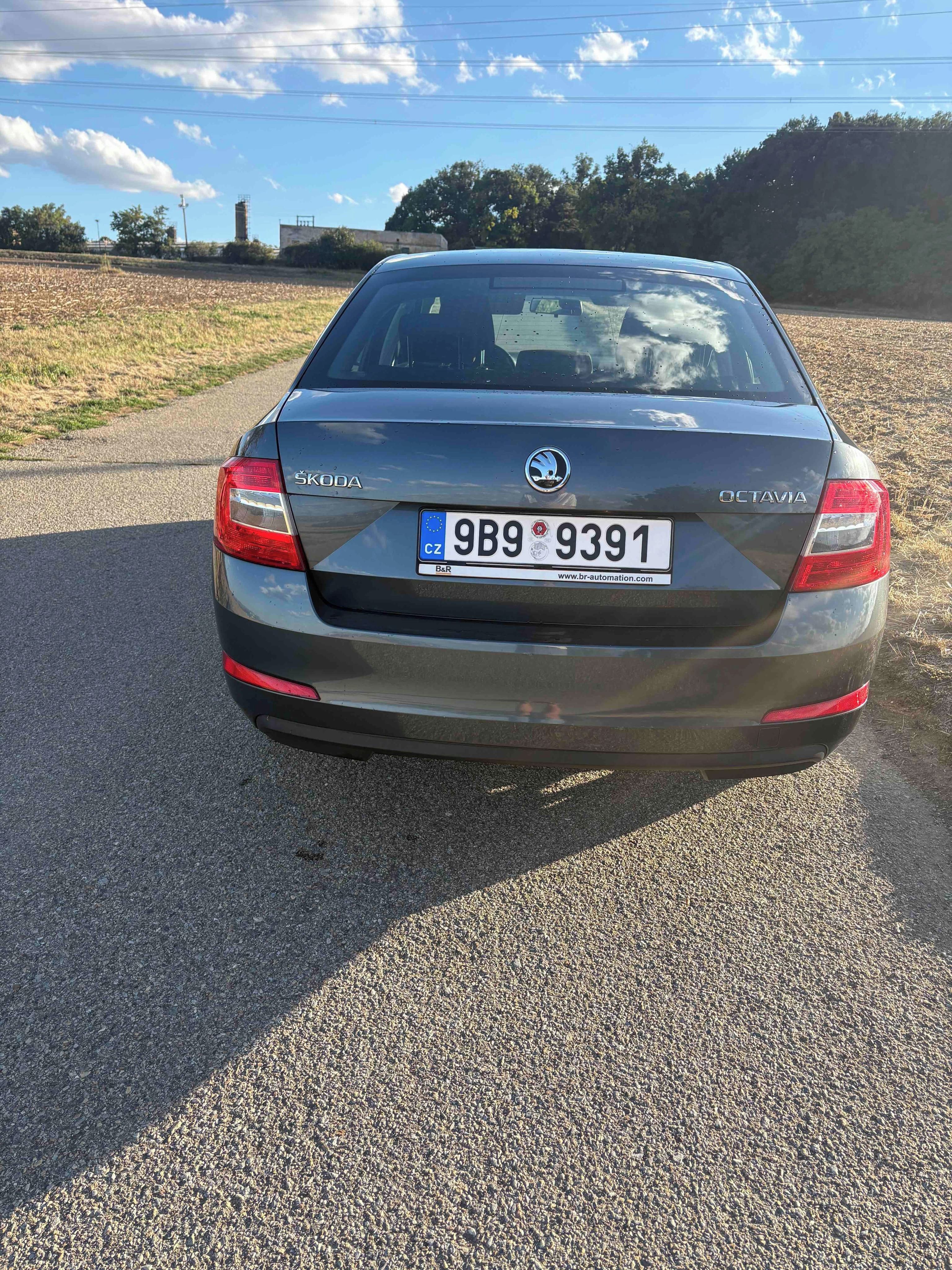Škoda Octavia, 1,6 tdi SERVISOVÁNO - fotka 3