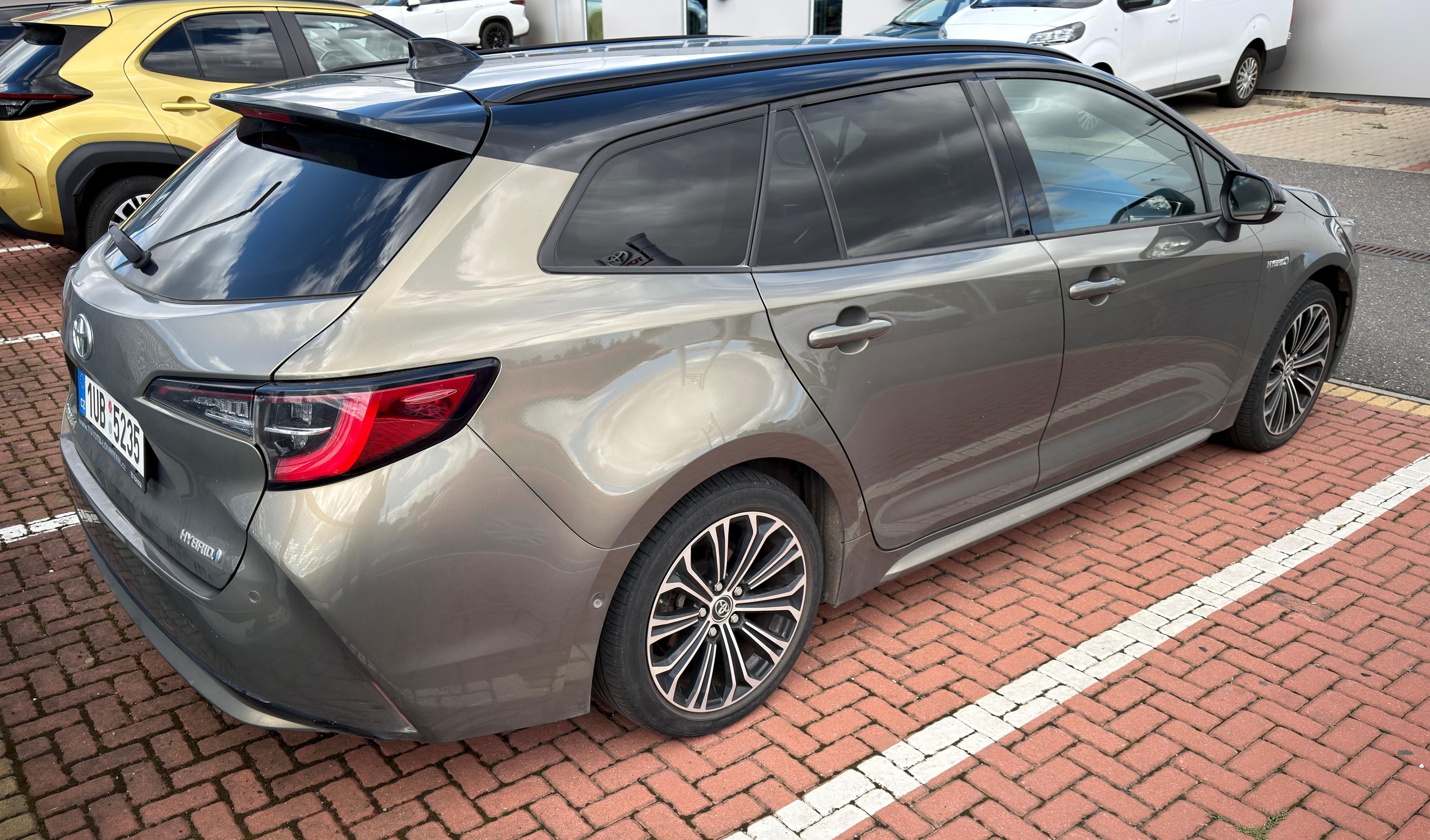 Toyota Corolla, 1.8 Hybrid Kompletní historie - fotka 4