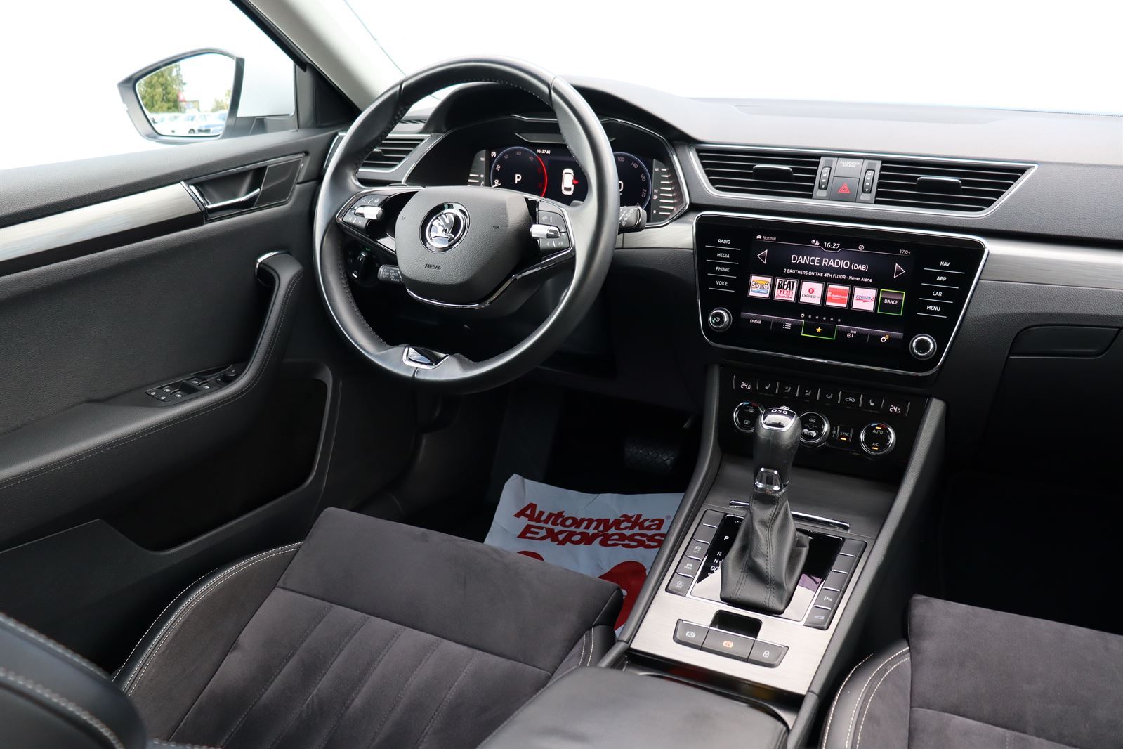 Škoda Superb, Combi 2.0 TDI DSG Style - fotka 5