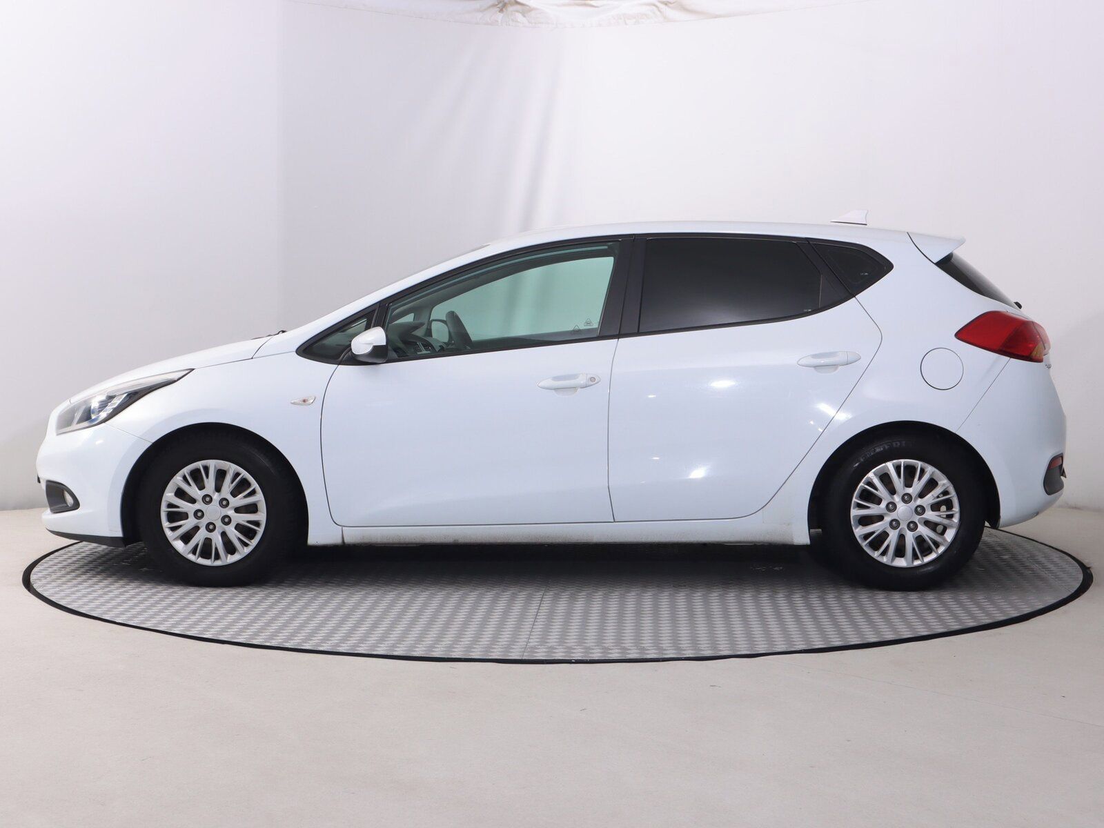 Kia Cee´d, 1.4 CRDi, Silver - fotka 3