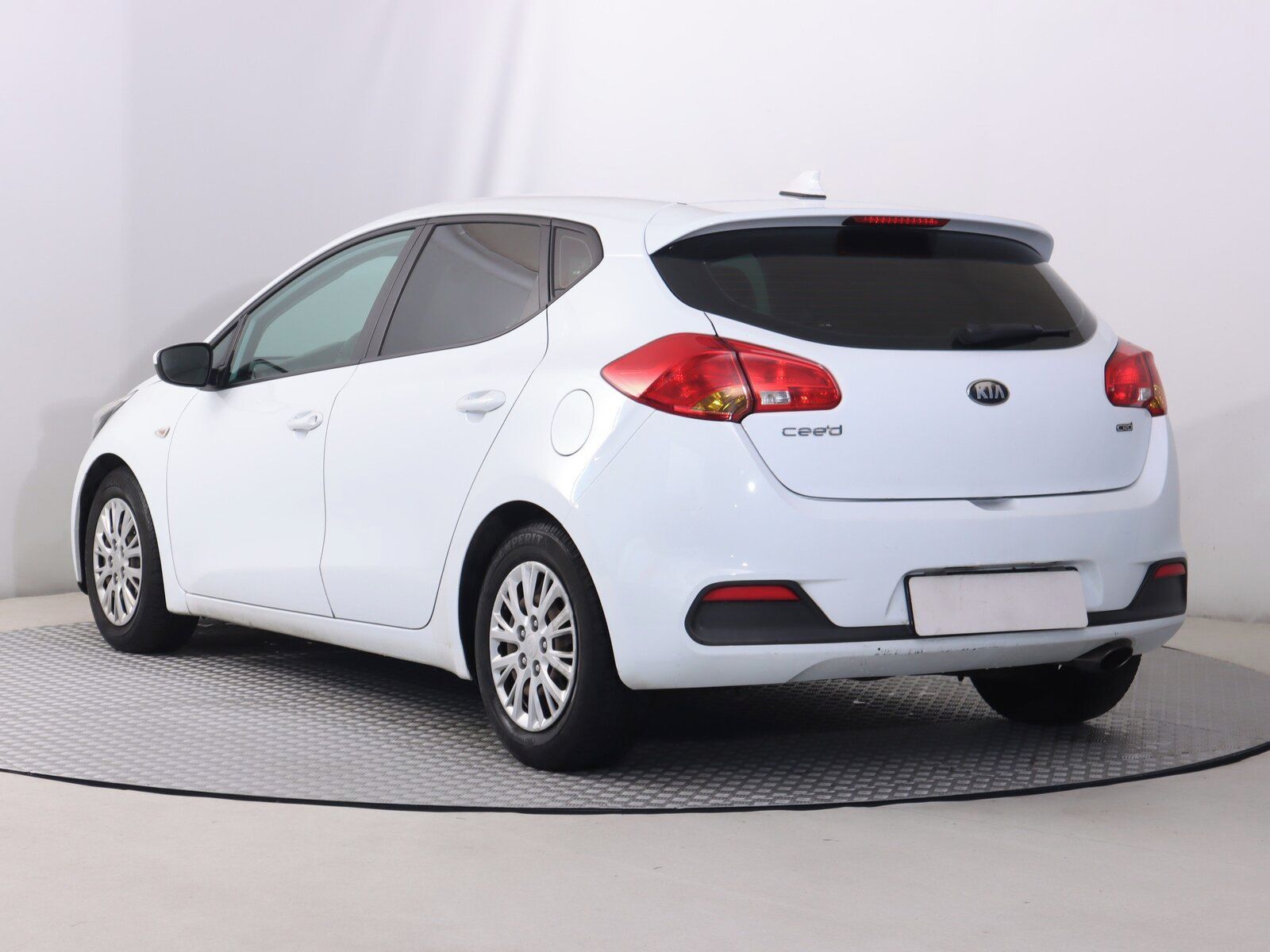 Kia Cee´d, 1.4 CRDi, Silver - fotka 4