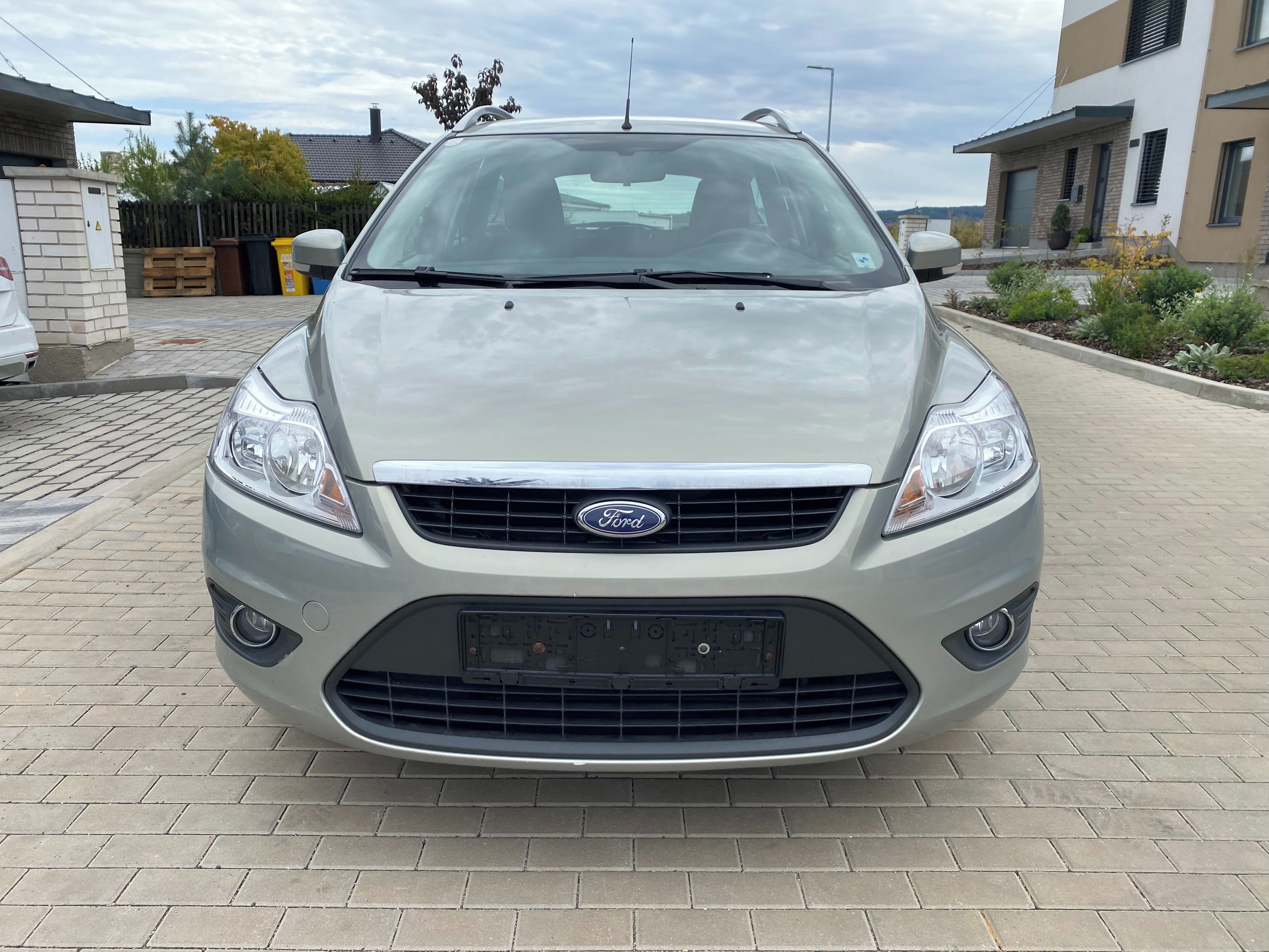 Ford Focus, combi 1.6i 16V, 74kW, nová STK - fotka 4