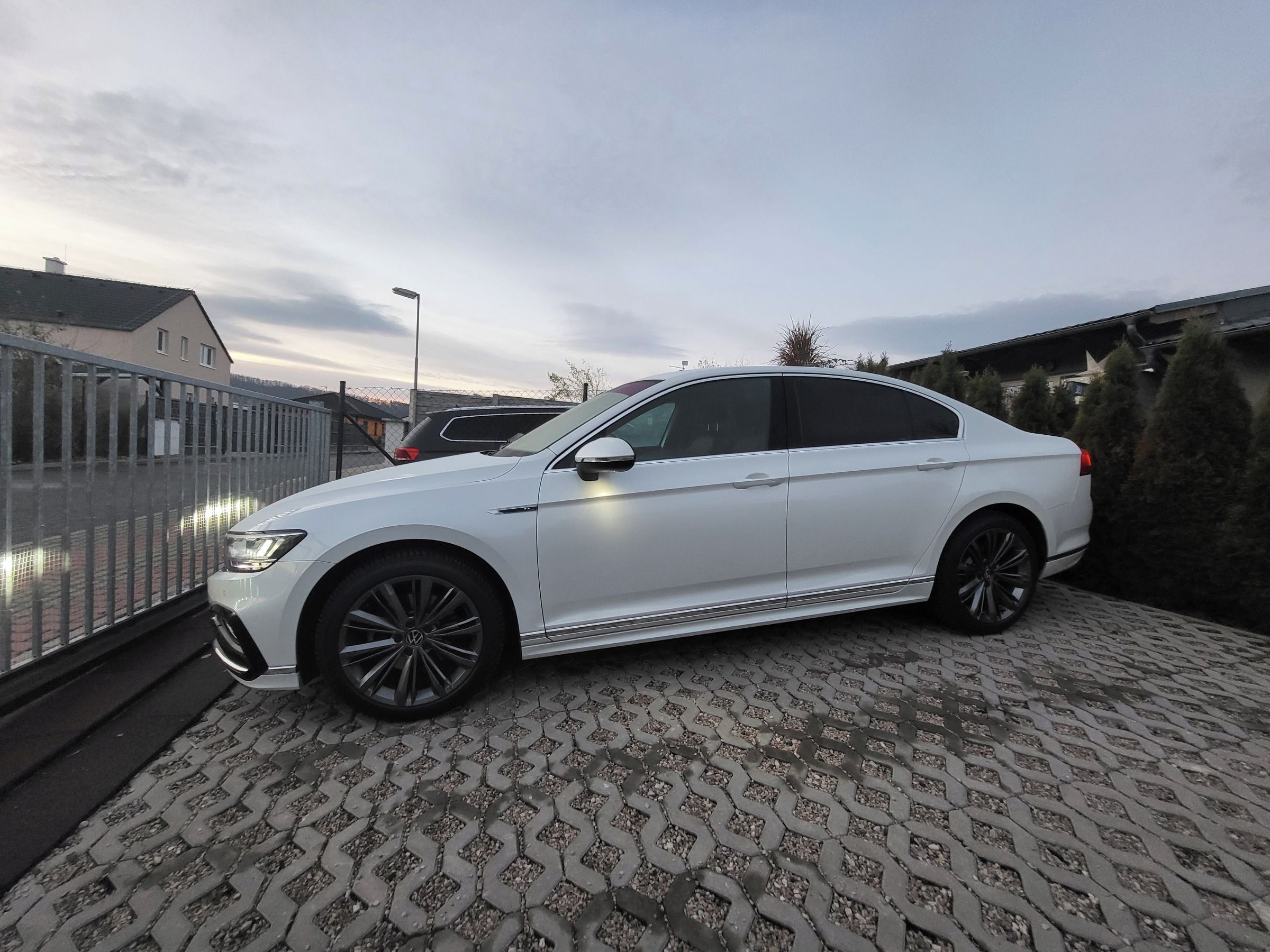 Volkswagen Passat, 2.0 TSI  140kw Elegance 7DSG - fotka 4