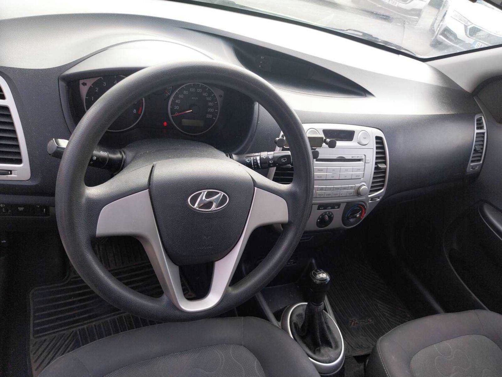 Hyundai i20, 1.2, Klima, El. okna - fotka 3