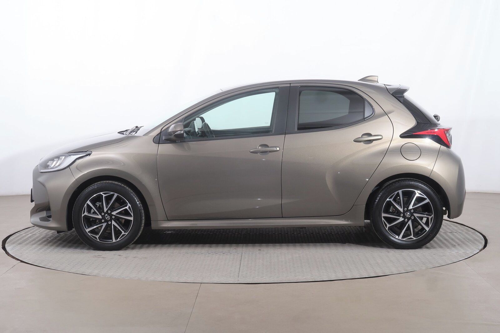 Toyota Yaris, 1.5 VVT-i Hybrid, Automat - fotka 3