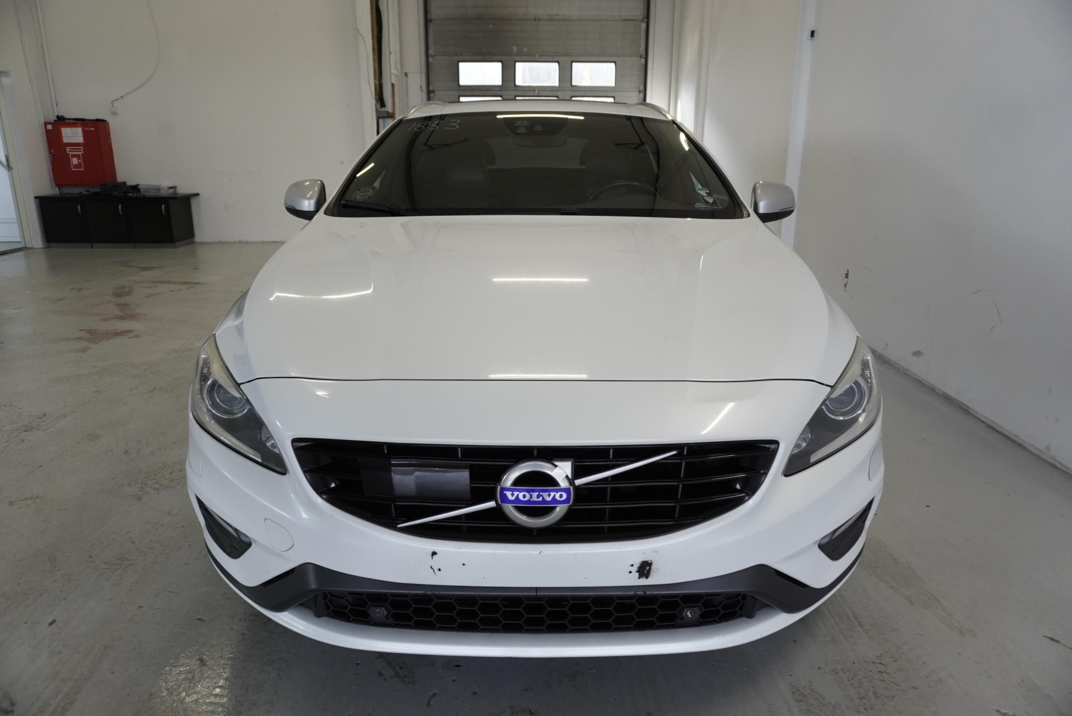 Volvo V60, 2.0 T6  AWD R-DESIGN AUTOMAT - fotka 2