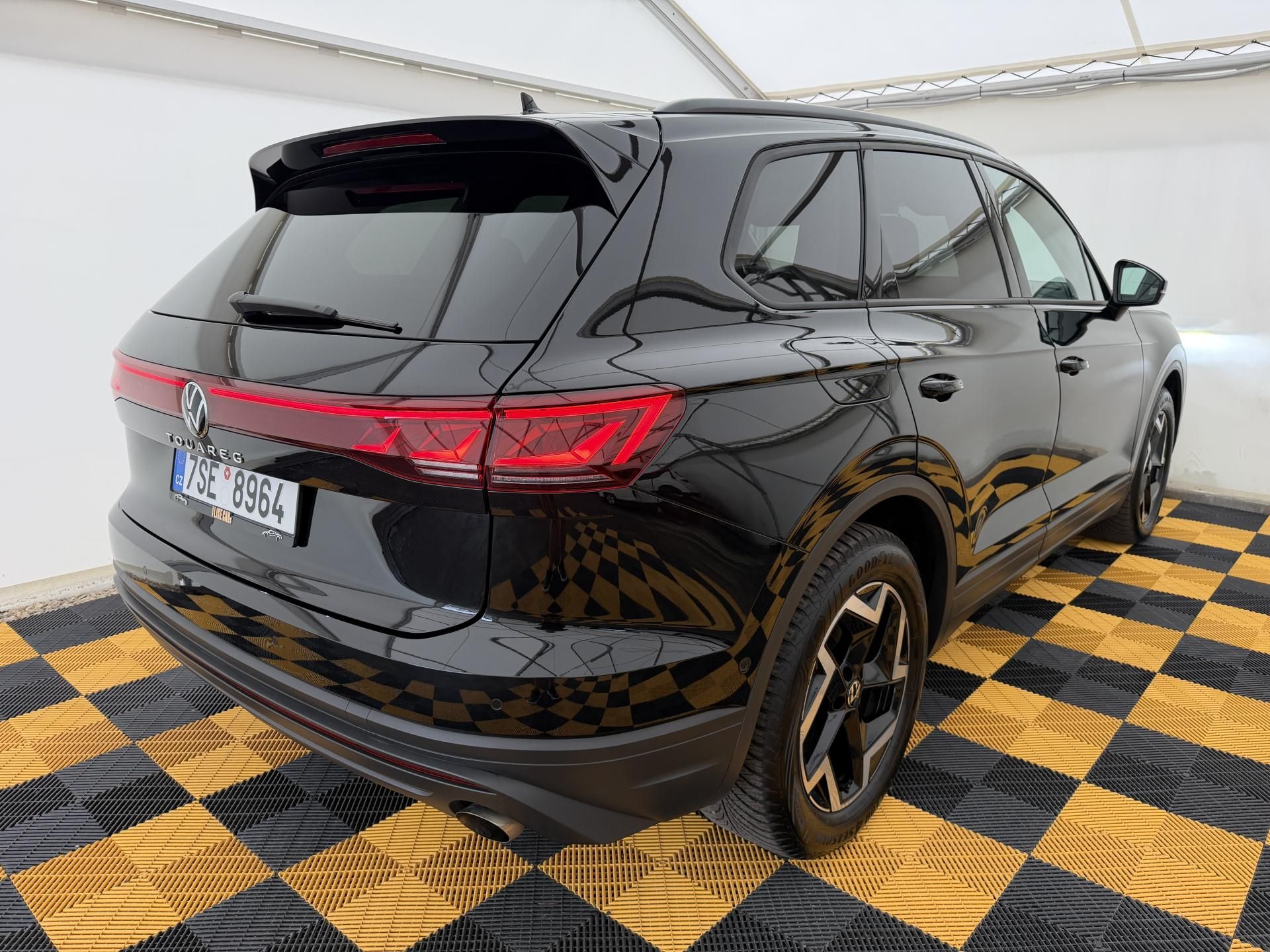 Volkswagen Touareg, 3.0Tdi*1-MAJ*DPH*KUŽE*LED*ACC* - fotka 5