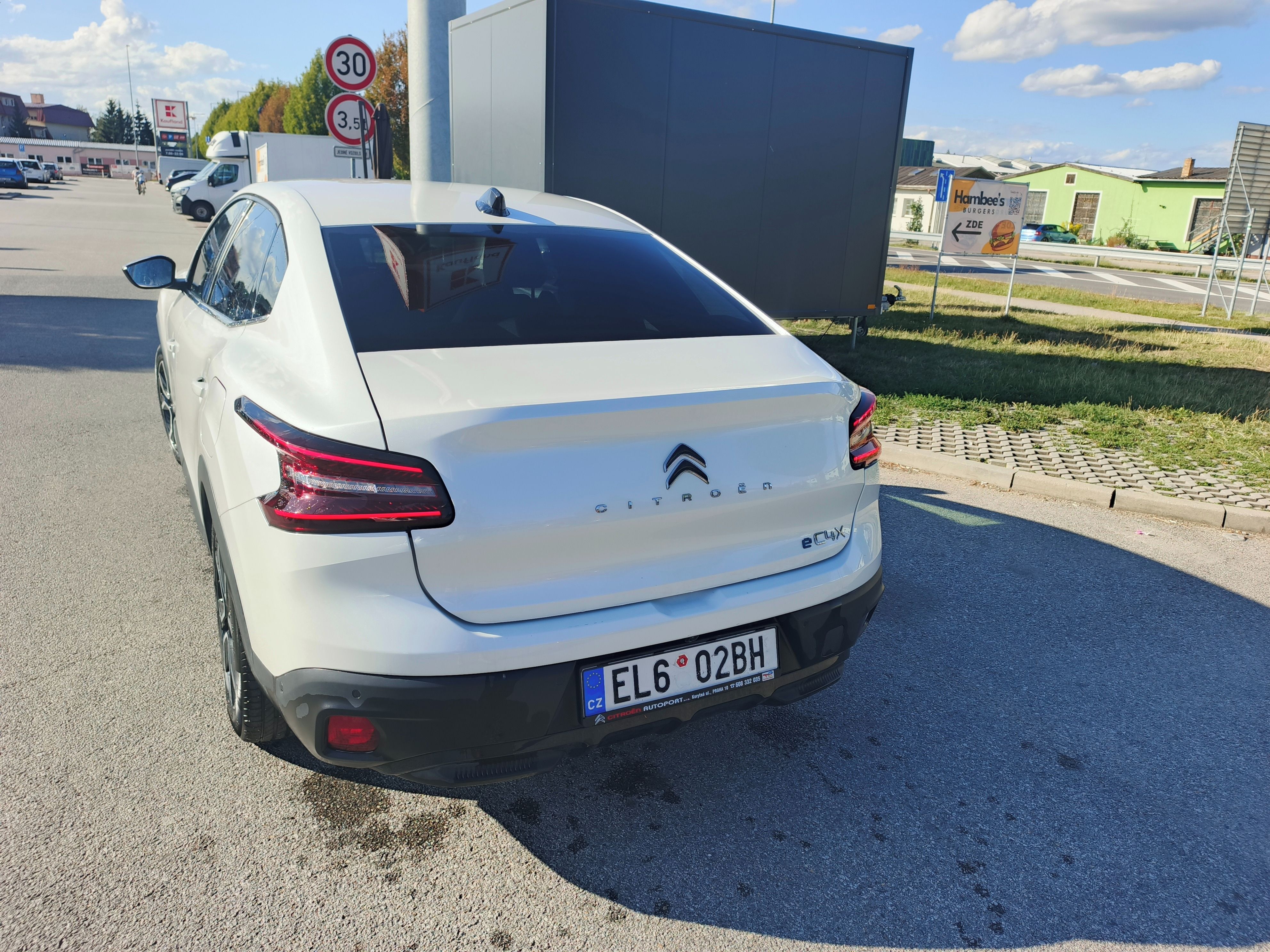 Citroën C4, e-C4 X 100 50 kWh - fotka 3