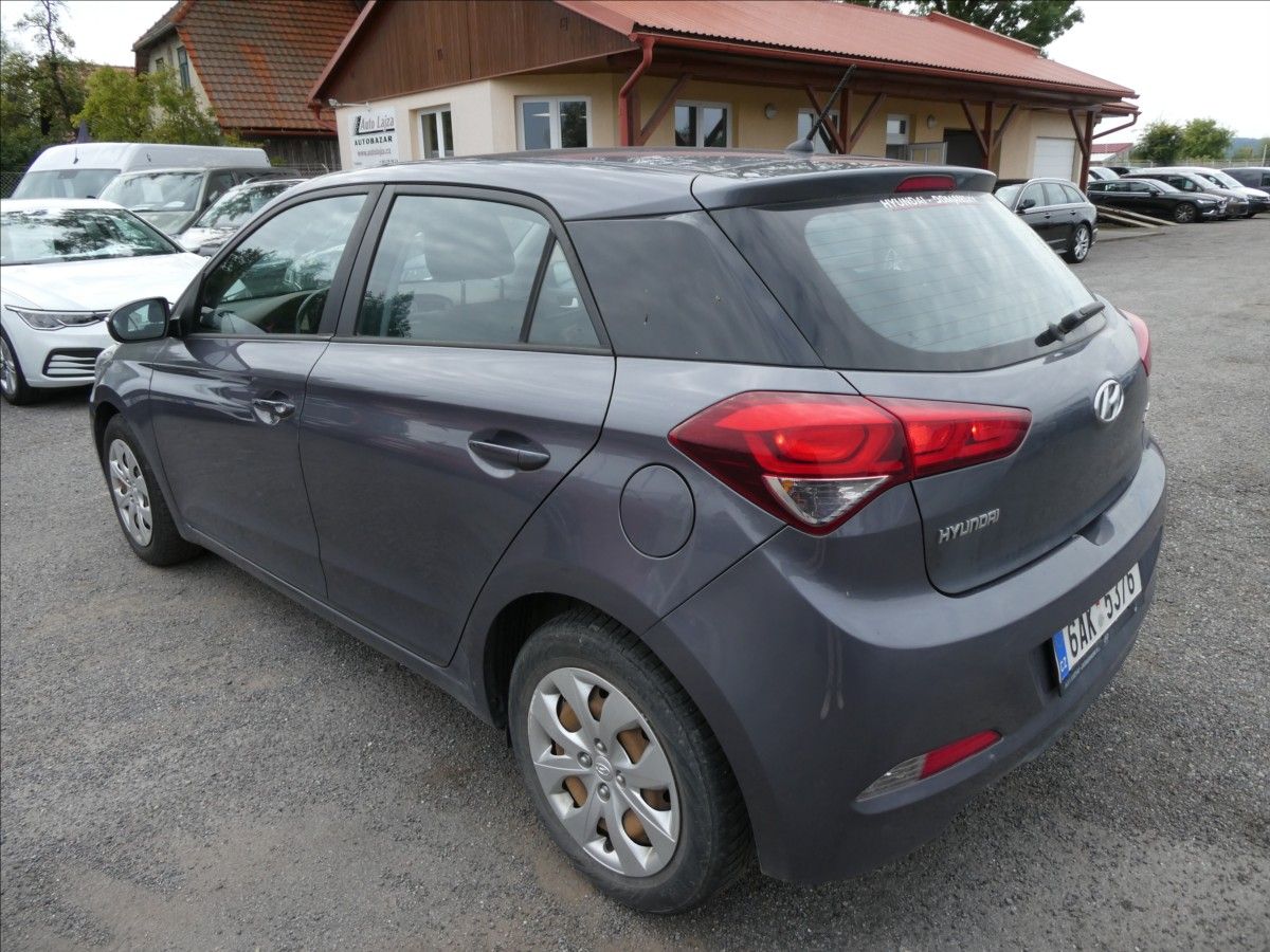 Hyundai i20, 1,2 i 55kW koupeno v ČR,klima - fotka 5