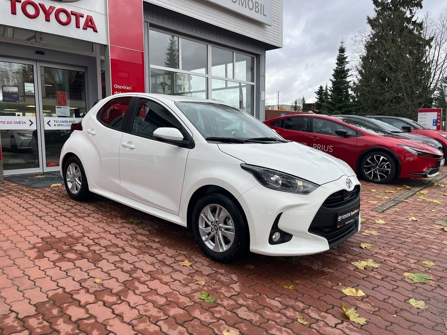 Toyota Yaris, 1.5L hybrid 116 koní - Comfort - fotka 3