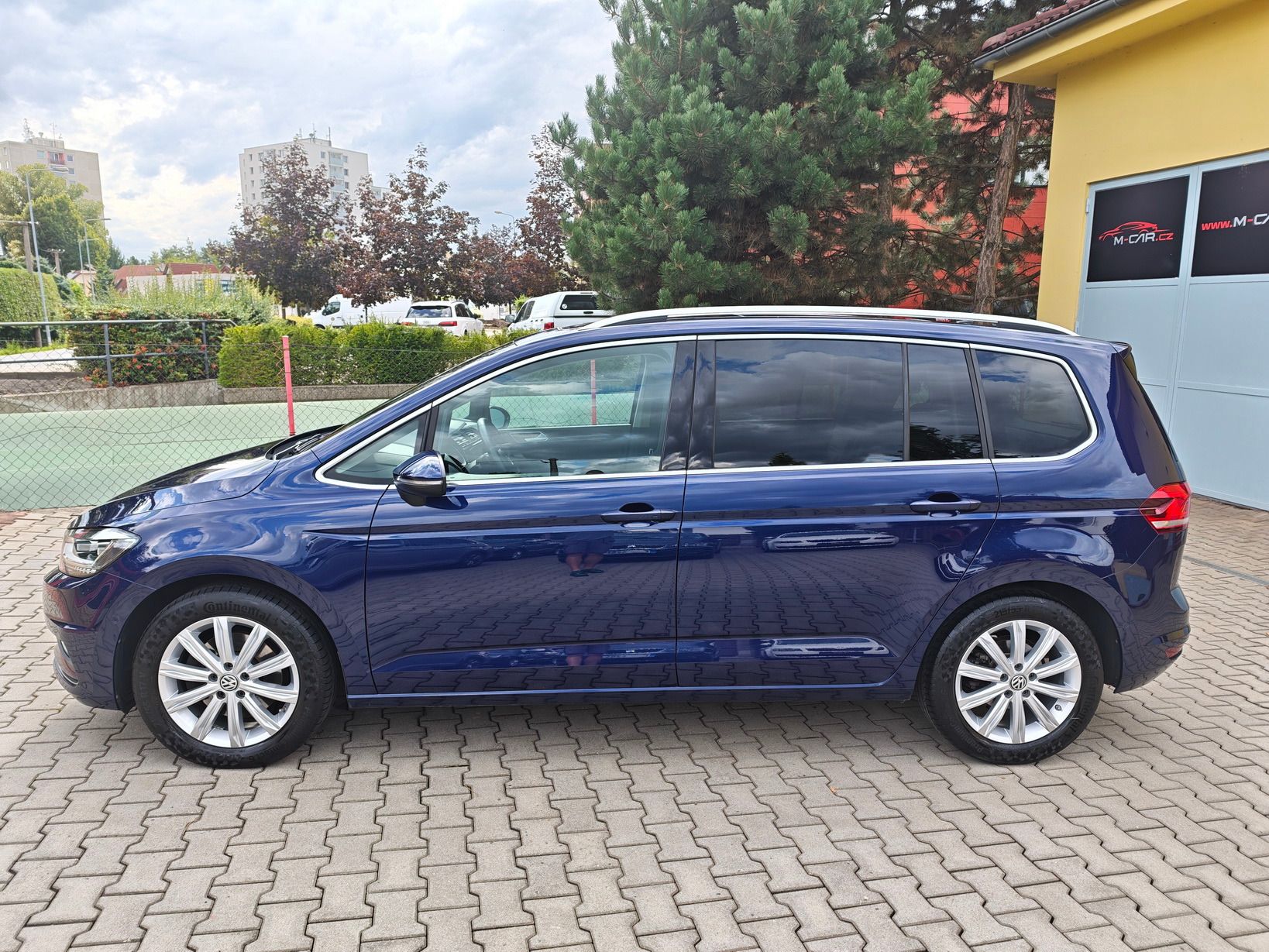 Volkswagen Touran, 1.4 TSI HIGHLINE, DSG, VÝHŘEV - fotka 2