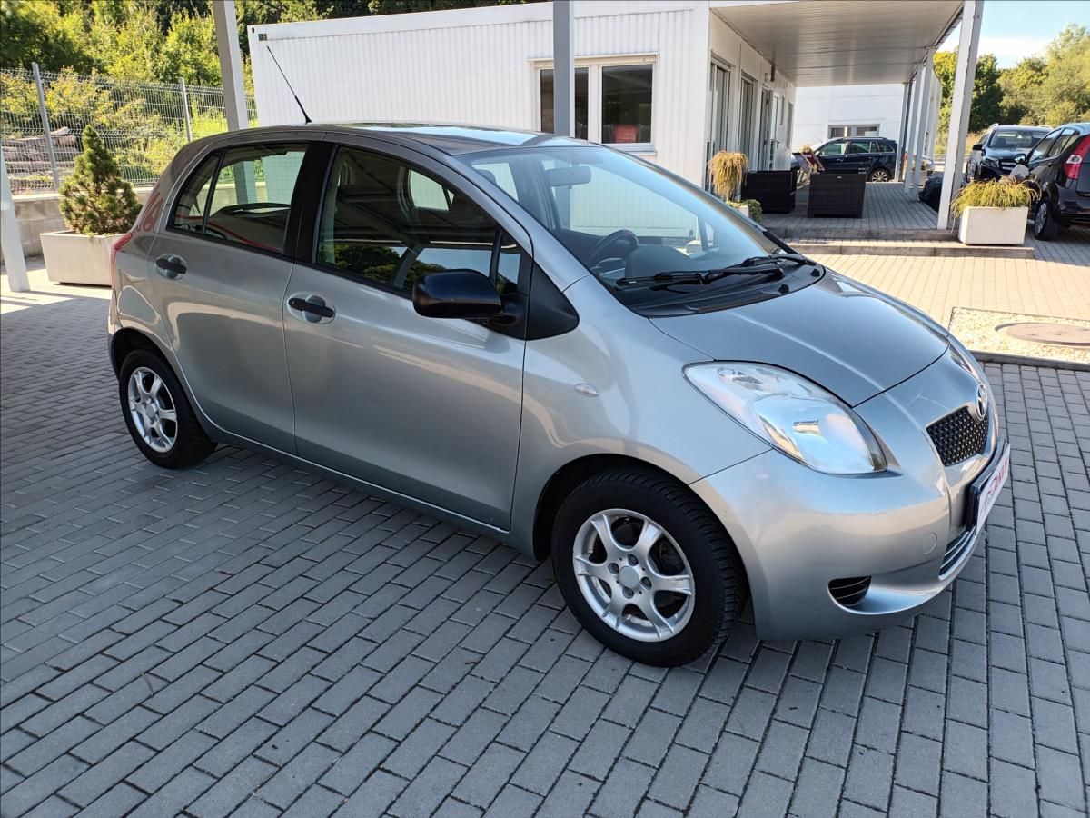 Toyota Yaris, 1,3 VVT-i,64KW,ČR,KLIMA, - fotka 3