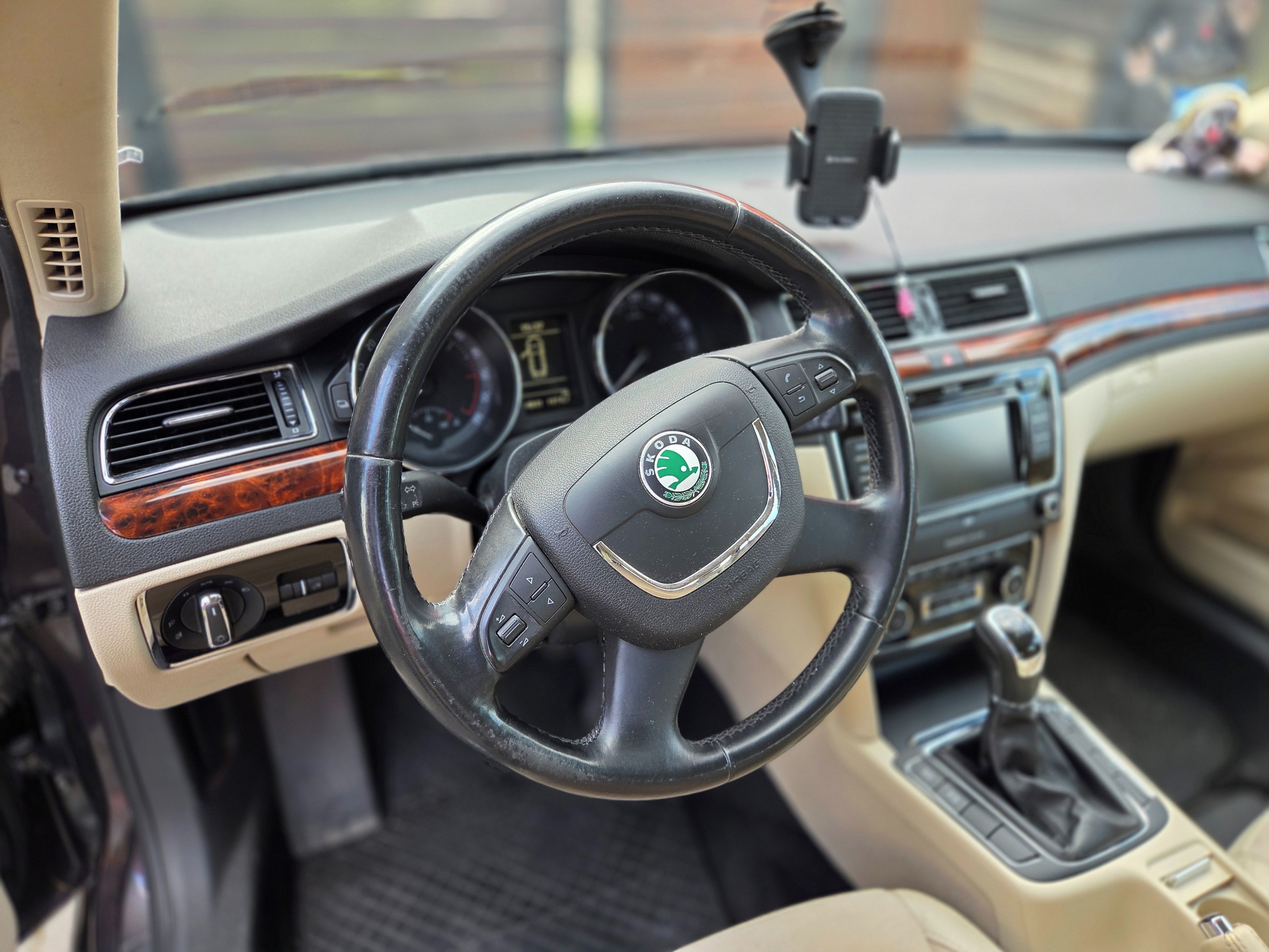 Škoda Superb - fotka 5