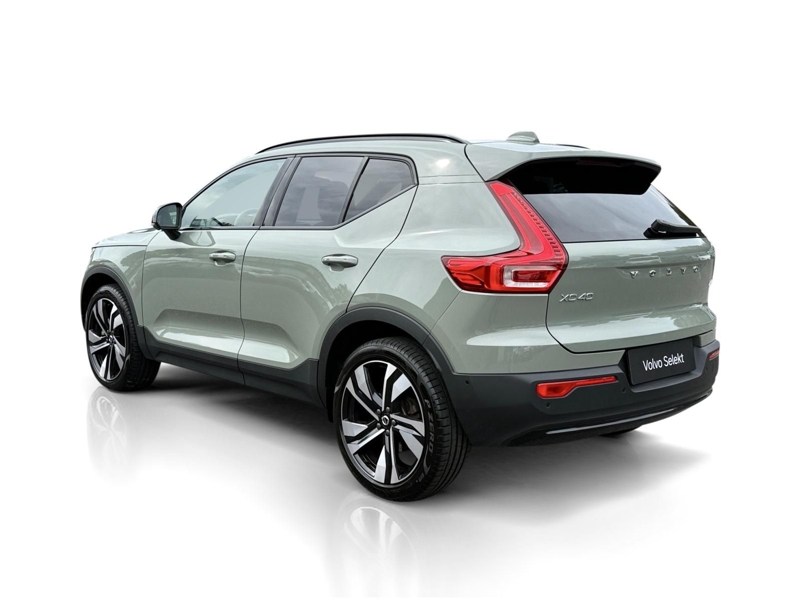Volvo XC40, B4 FWD // ULTRA DARK - fotka 3
