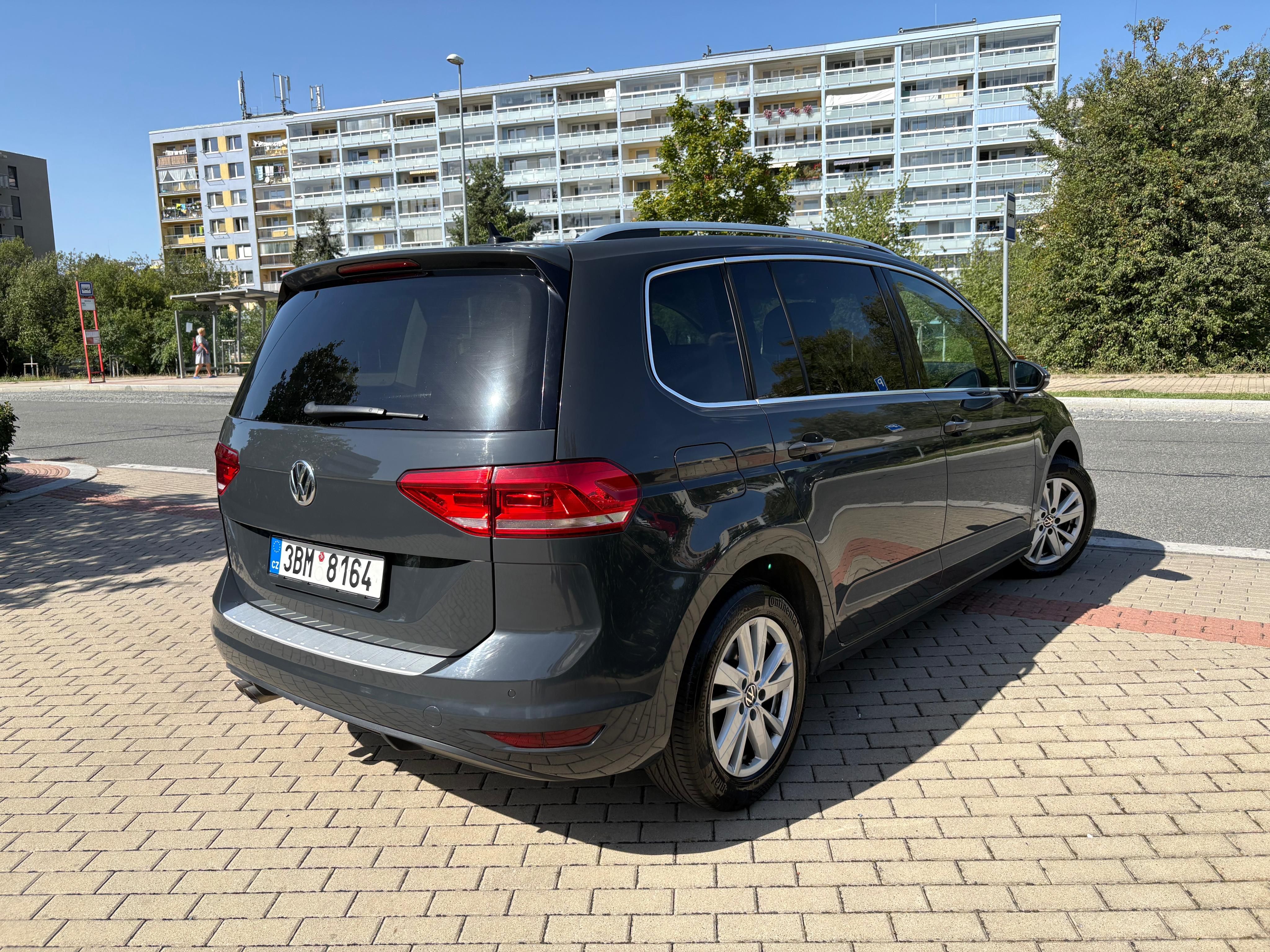 Volkswagen Touran, 2.0TDI DSG, 7míst - fotka 4