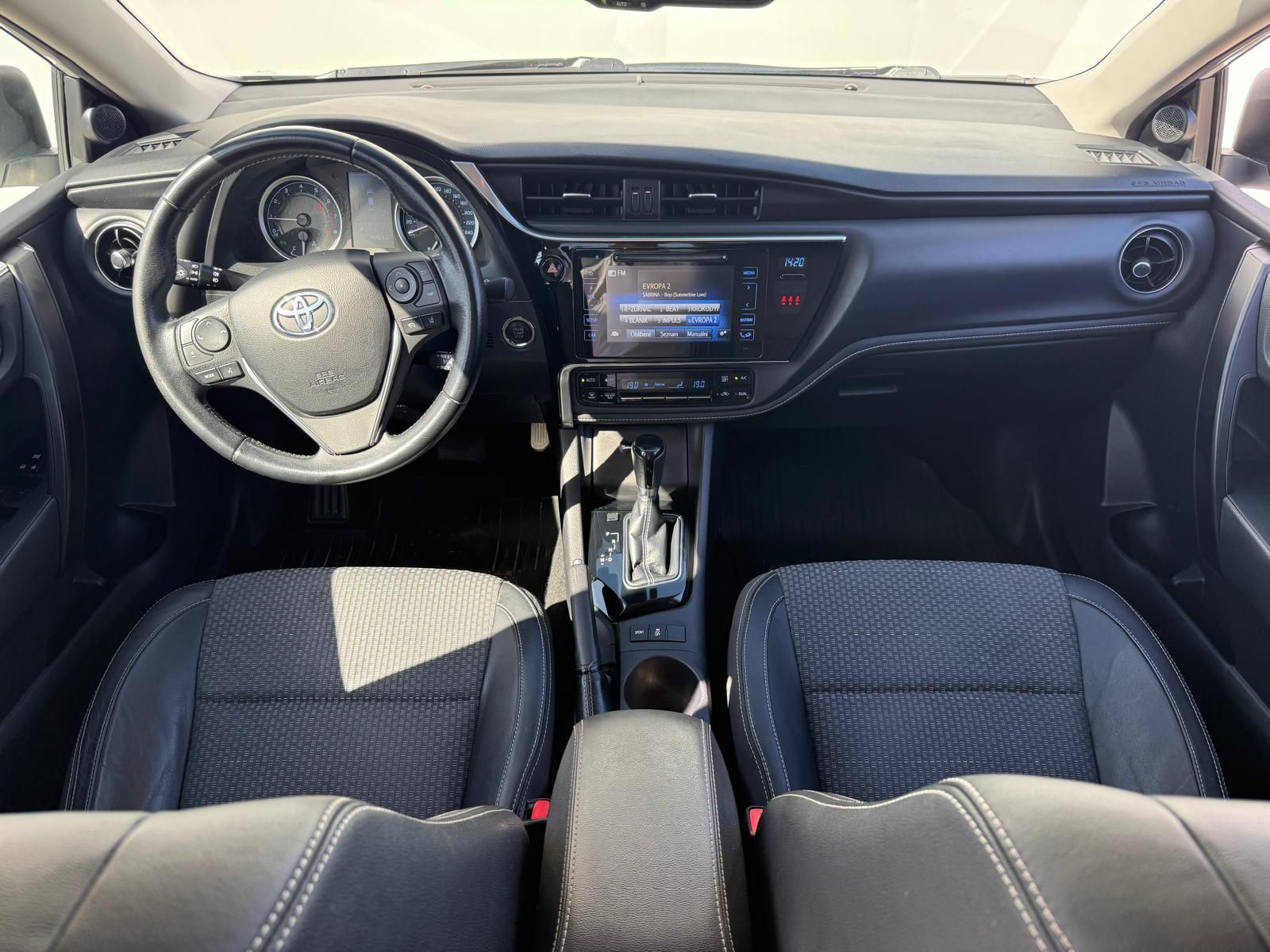 Toyota Corolla, 1.6 VVT-i Executive AT - fotka 5