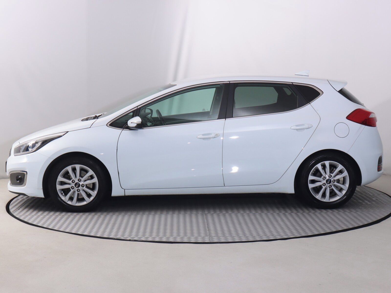 Kia Cee´d, 1.4 MPI, Serv.kniha - fotka 3